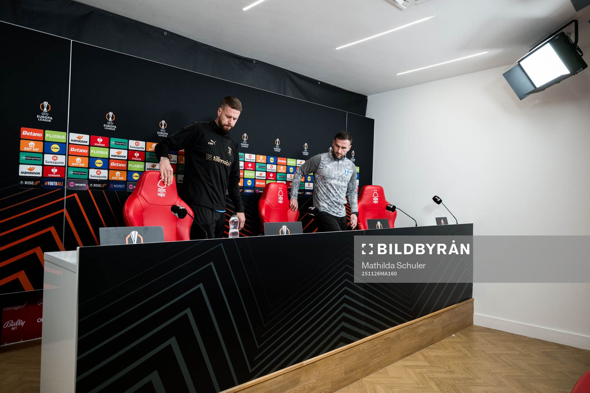 Pontus Jansson and Head coach Anes Mravac of Malmö FF