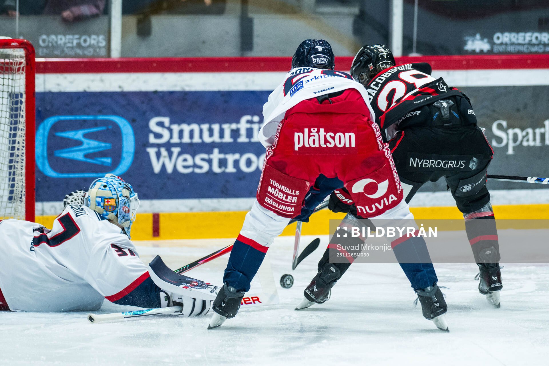 Oskarshamns målvakt Emil Vuorio och Nybros Theo Jacobsson