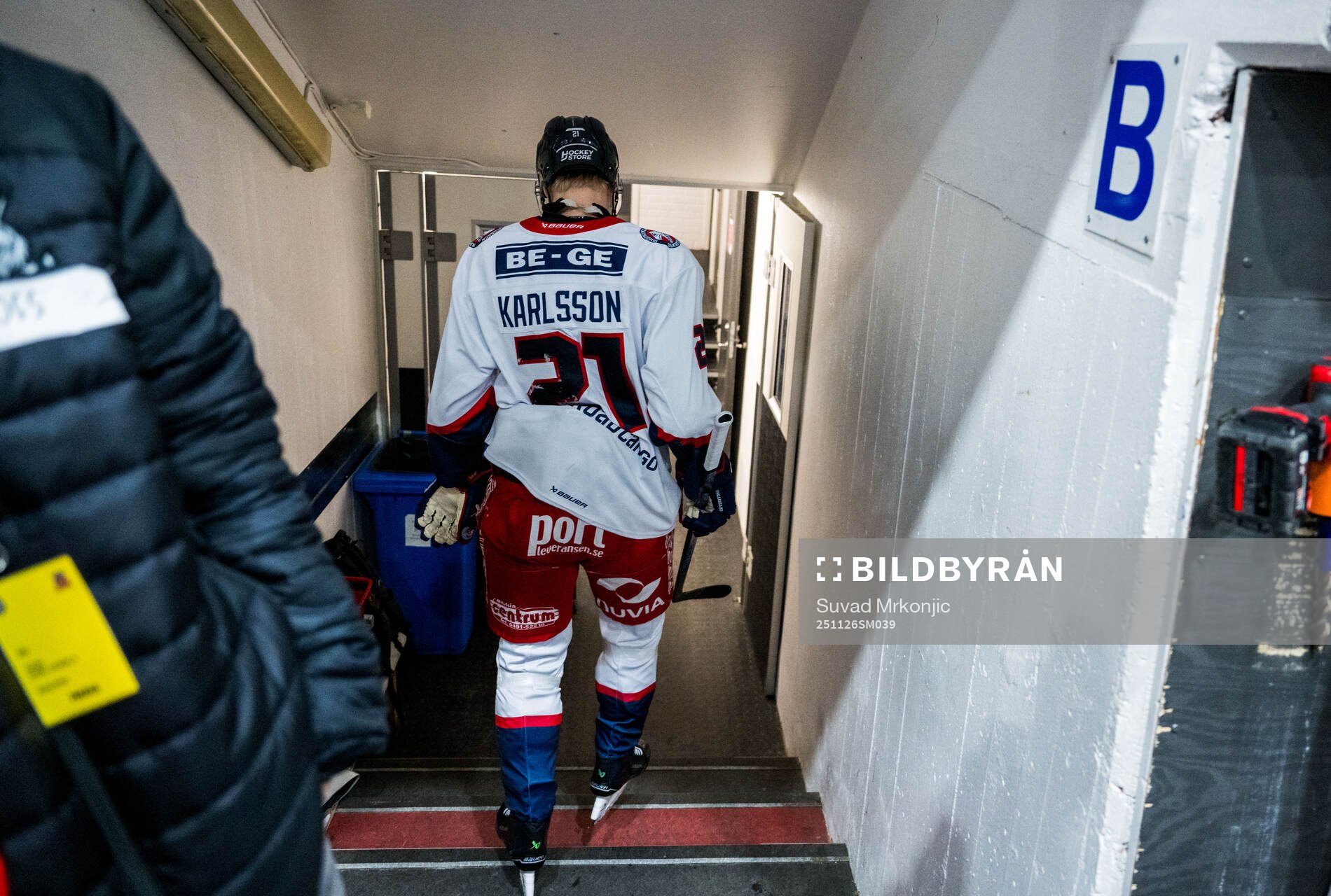 Oskarshamns Hampus Karlsson lämnar isen