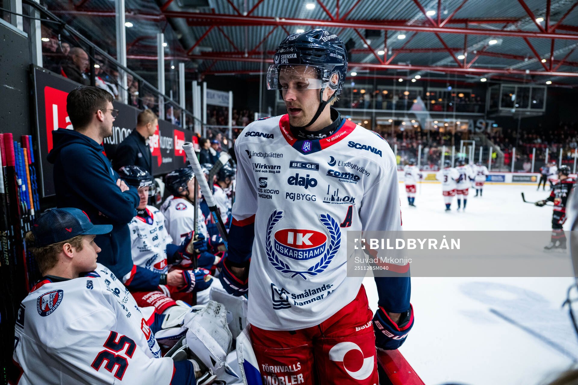 Oskarshamns Hampus Karlsson lämnar isen