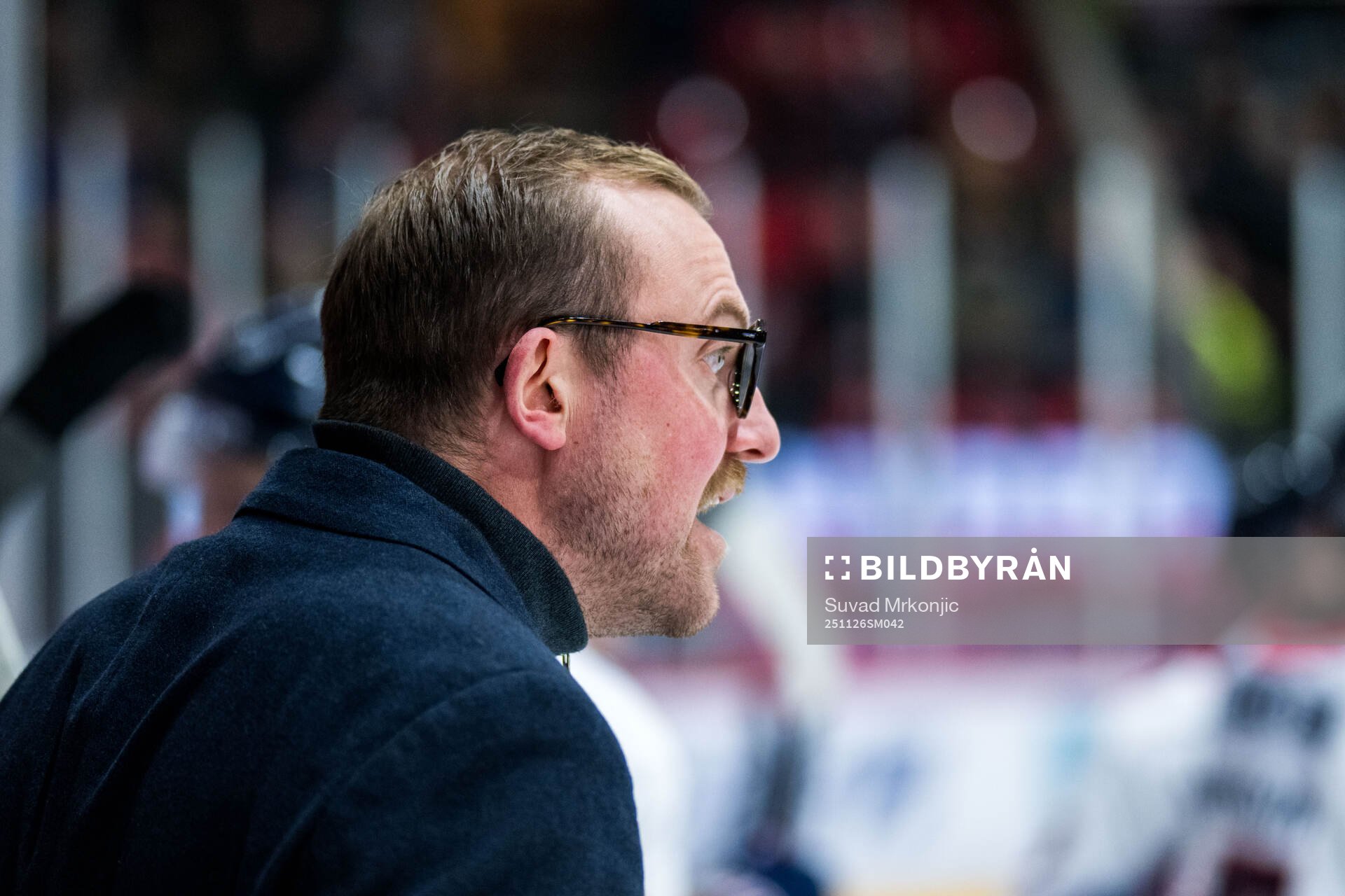 Oskarshamns huvudtränare Jeff Jakobs reagerar på ett