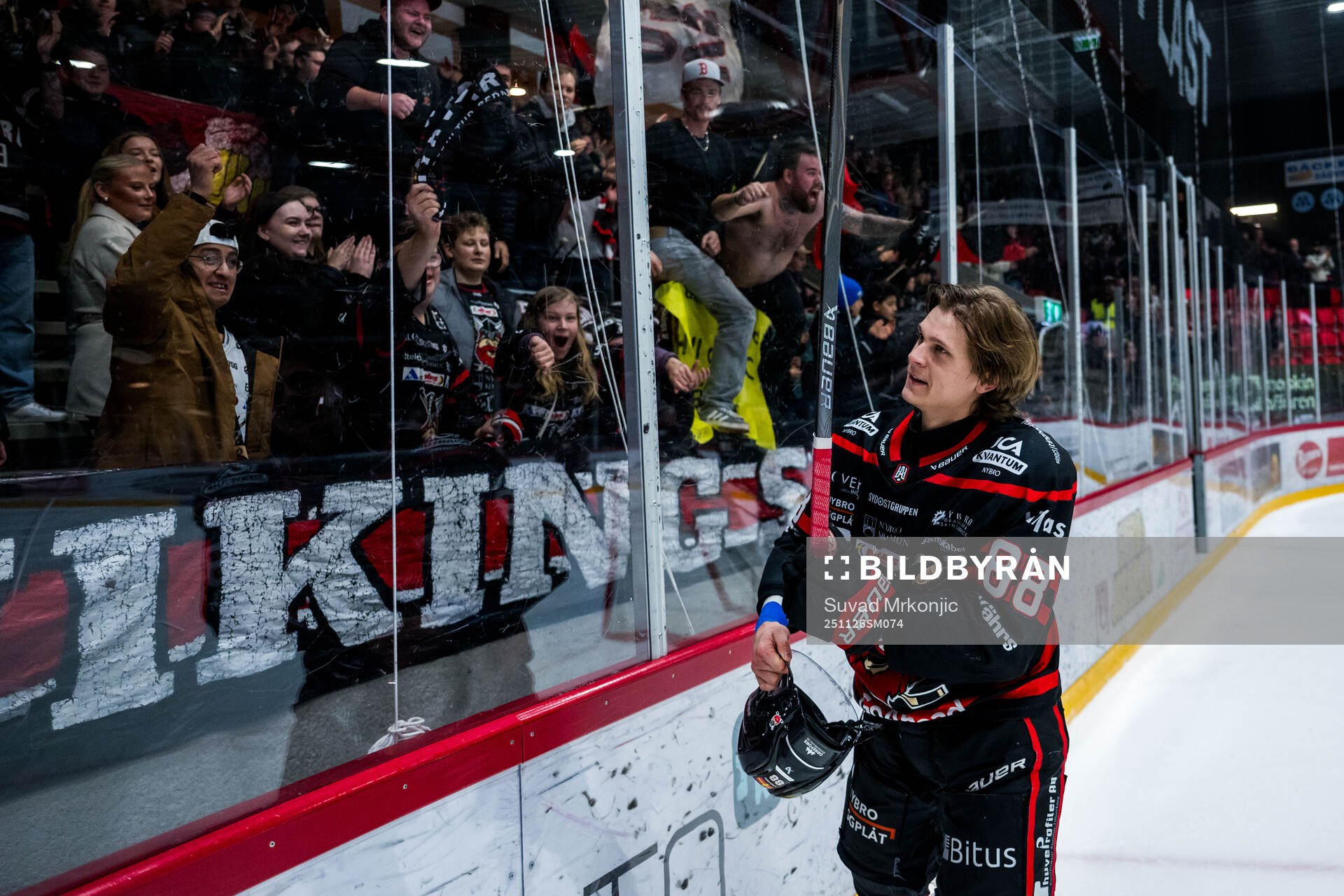 Nybros Tim Lindfors jublar