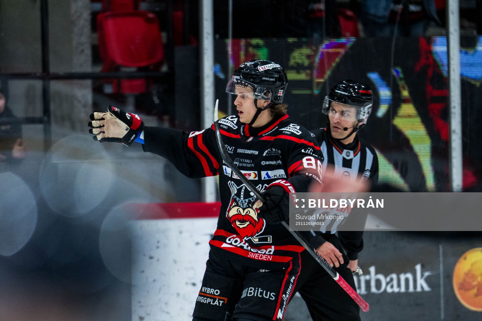 Nybros Tim Lindfors jublar