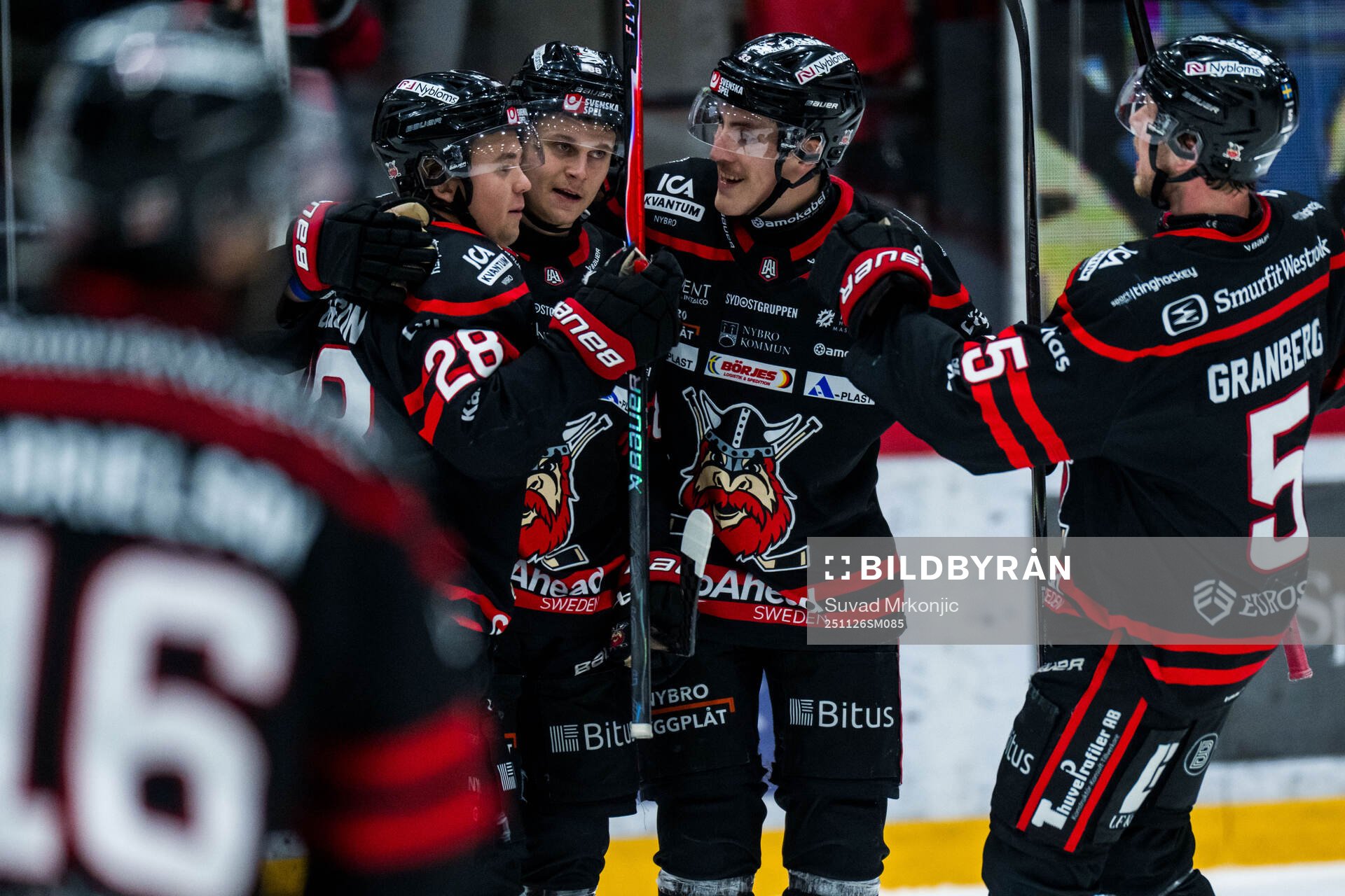 Nybros Tim Lindfors jublar