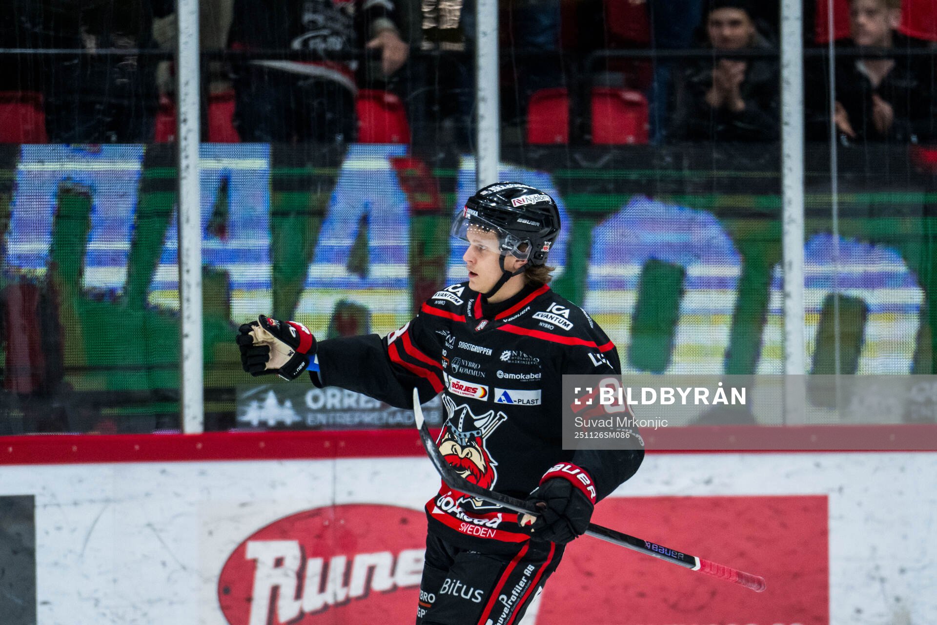 Nybros Tim Lindfors jublar
