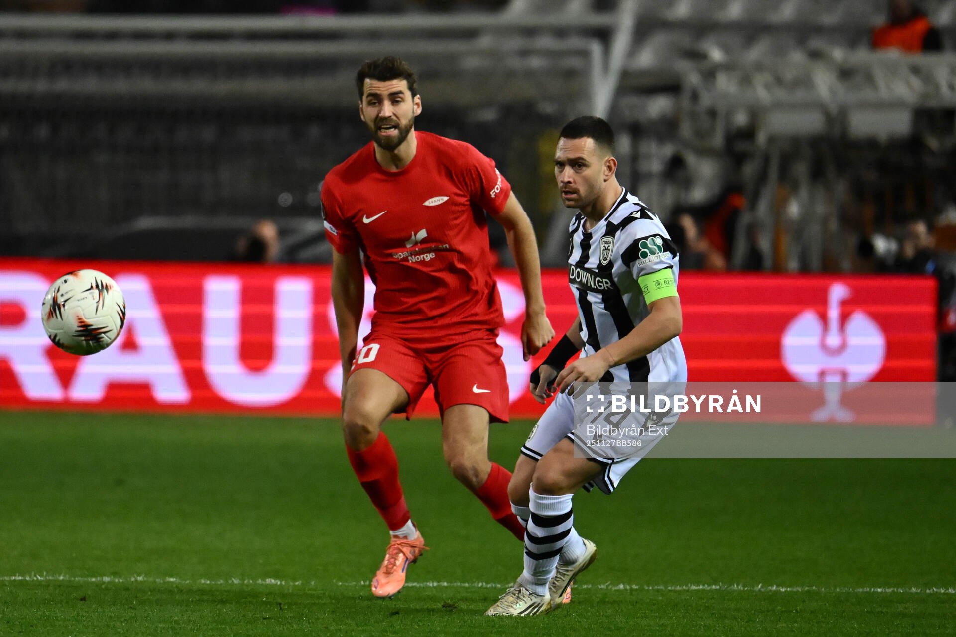 Vetle Dragsnes of Brann and Andrija Živkovic of PAOK