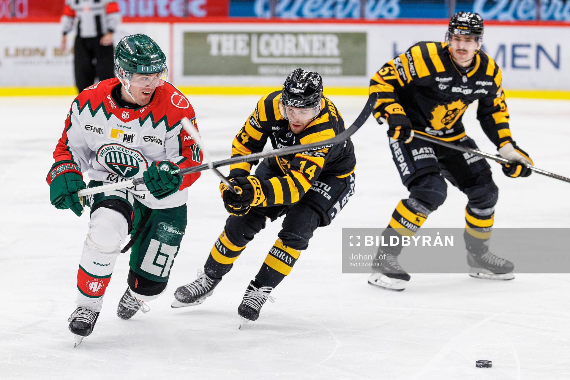Frölundas Max Lindholm och Skellefteås Andreas Johnson