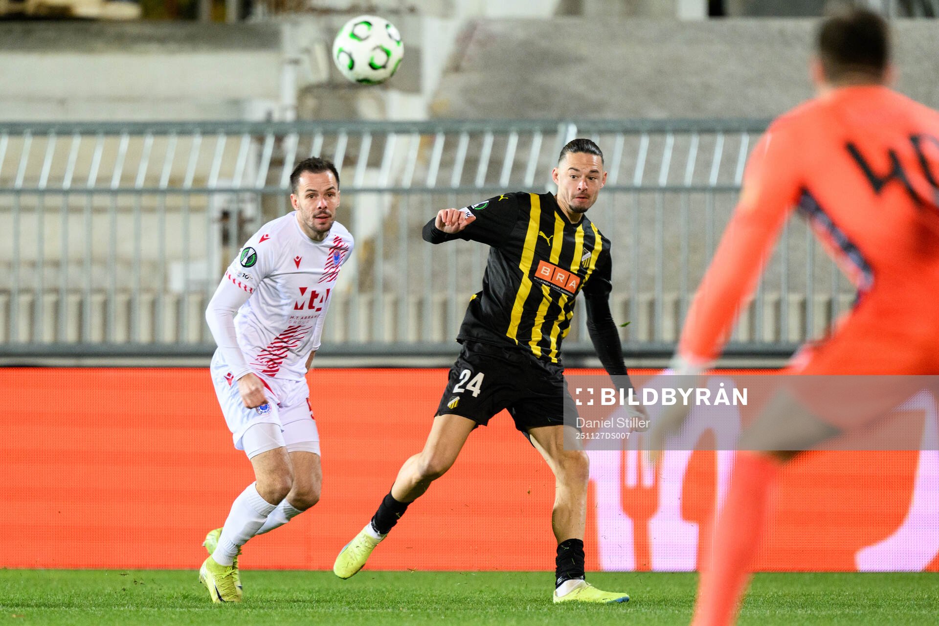 Kerim Memija of Zrinjski Mostar and Amor Layouni of Häcken