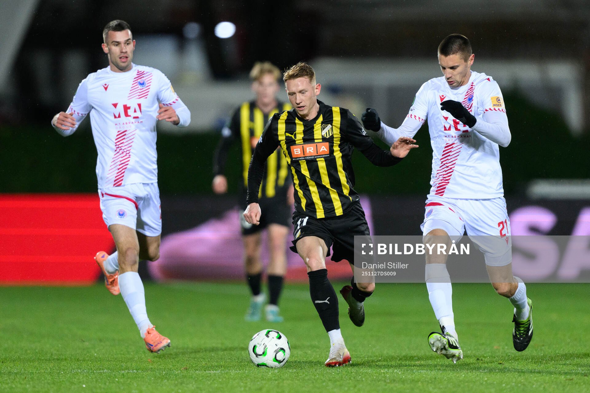 Julius Lindberg of Häcken and Igor Savic of Zrinjski Mostar