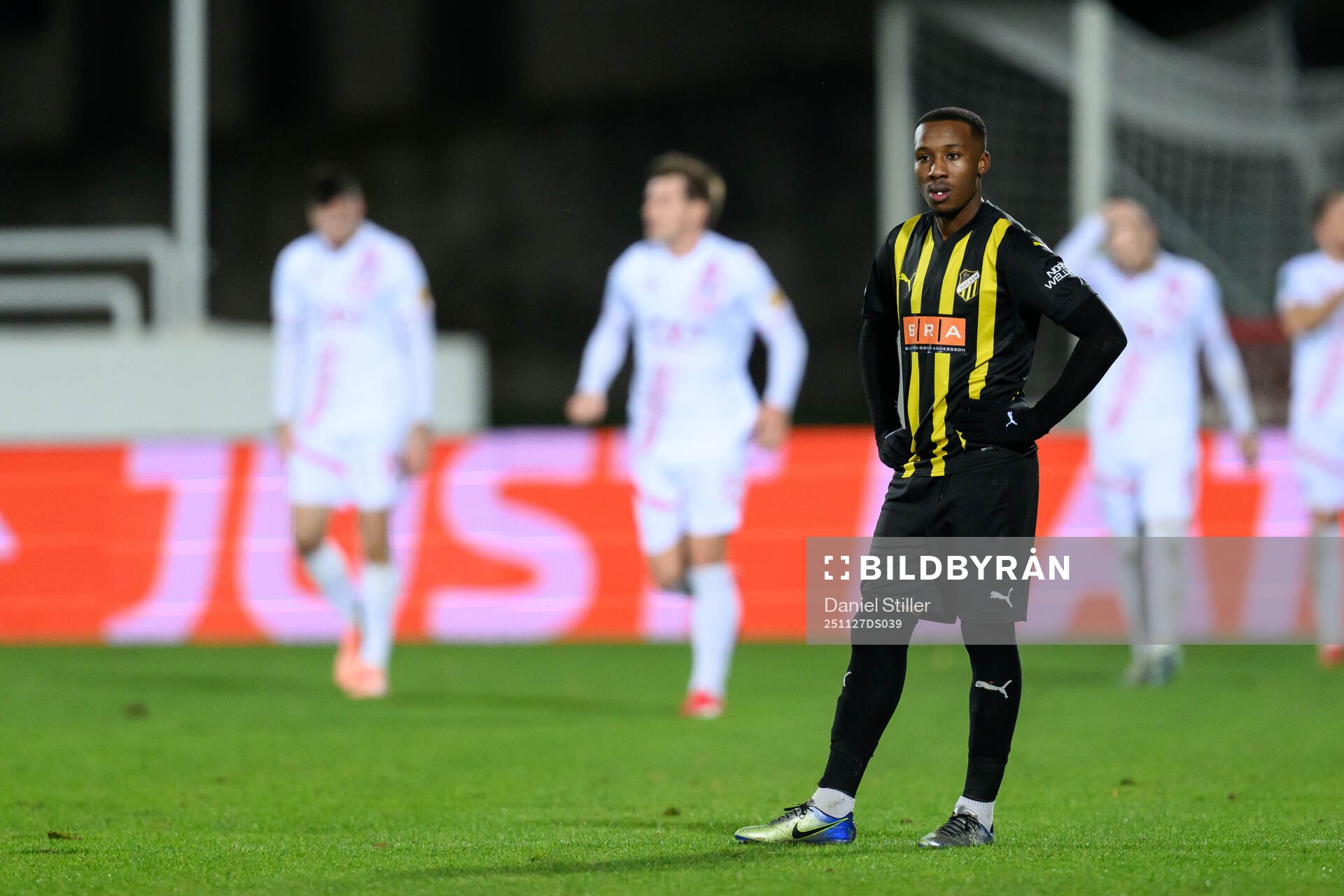 Sanders Ngabo of Häcken looks dejected