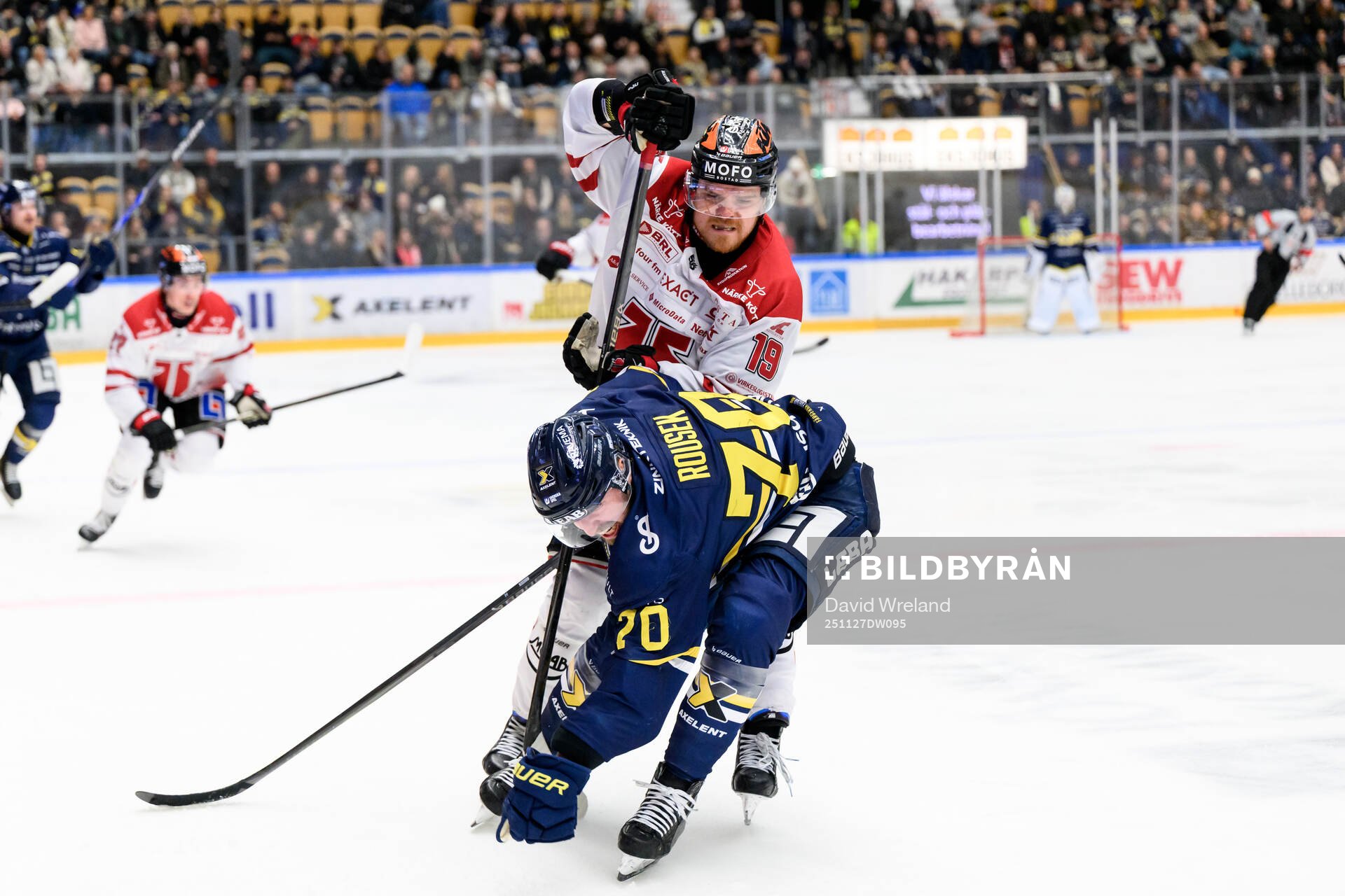 Örebros Sean Malone och HV71s Lukas Rousek
