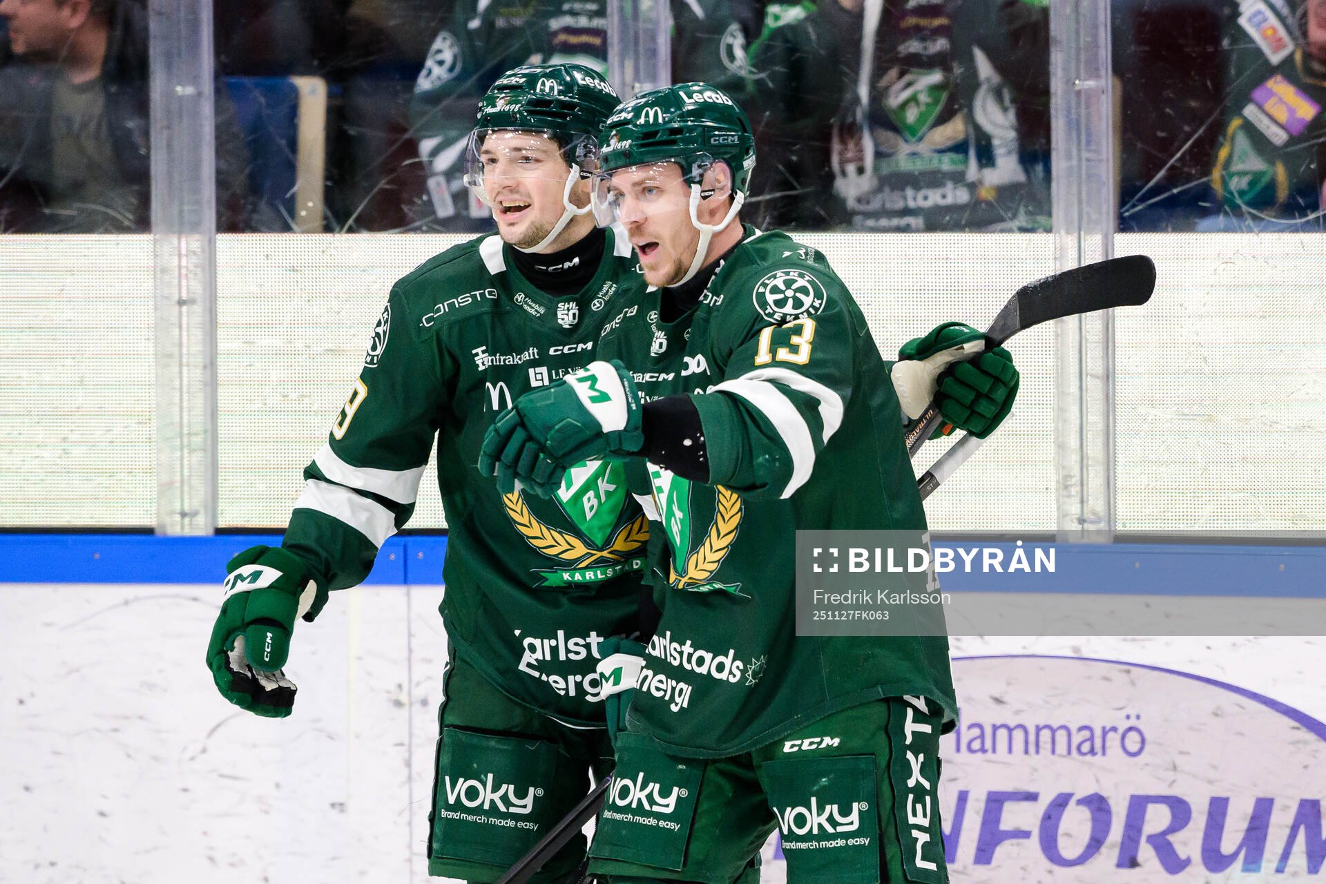 Färjestads Luke Philp och Joel Kellman jublar