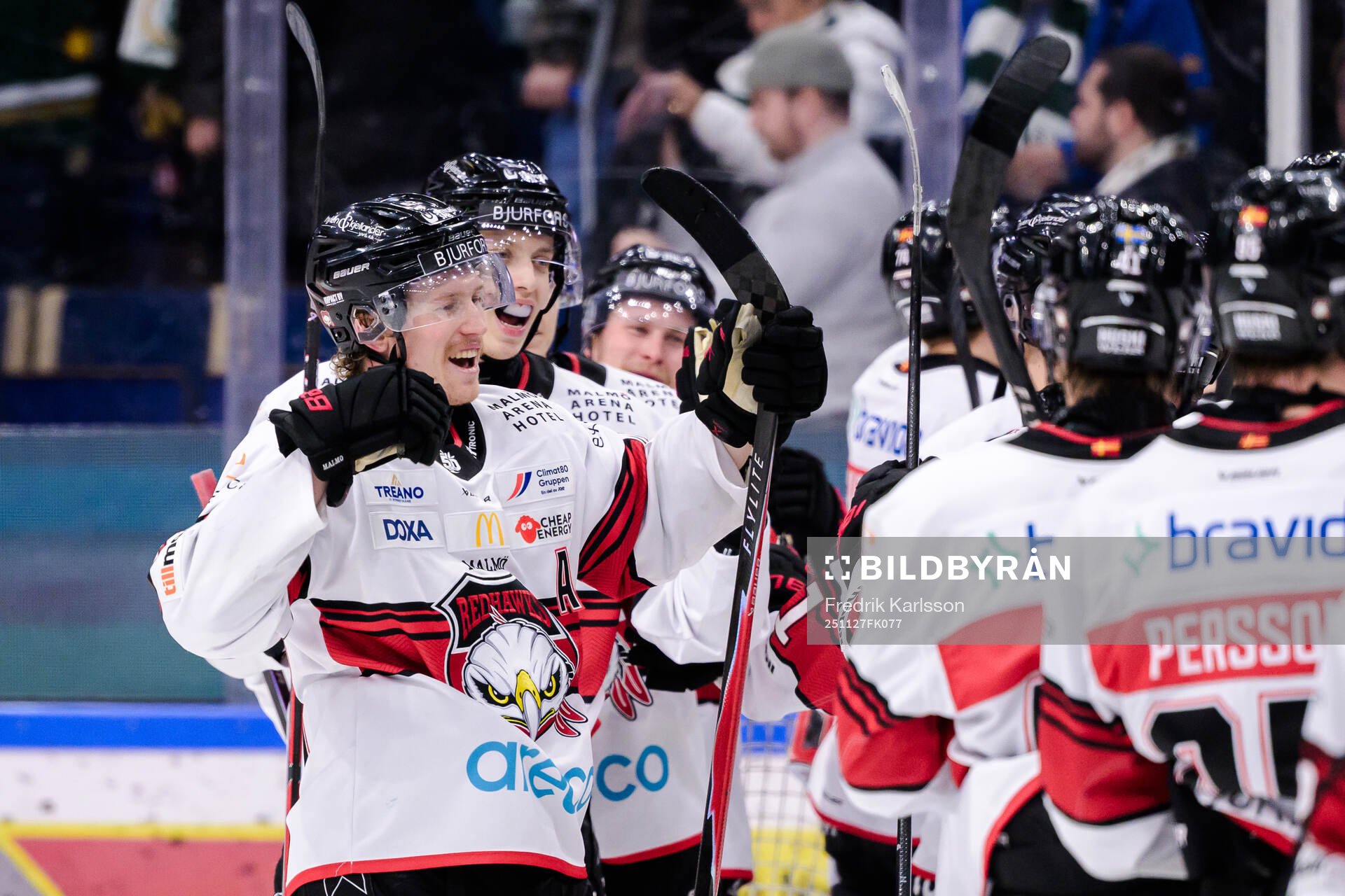 Malmö Redhawks Robin Salo och William Von Barnekow jublar