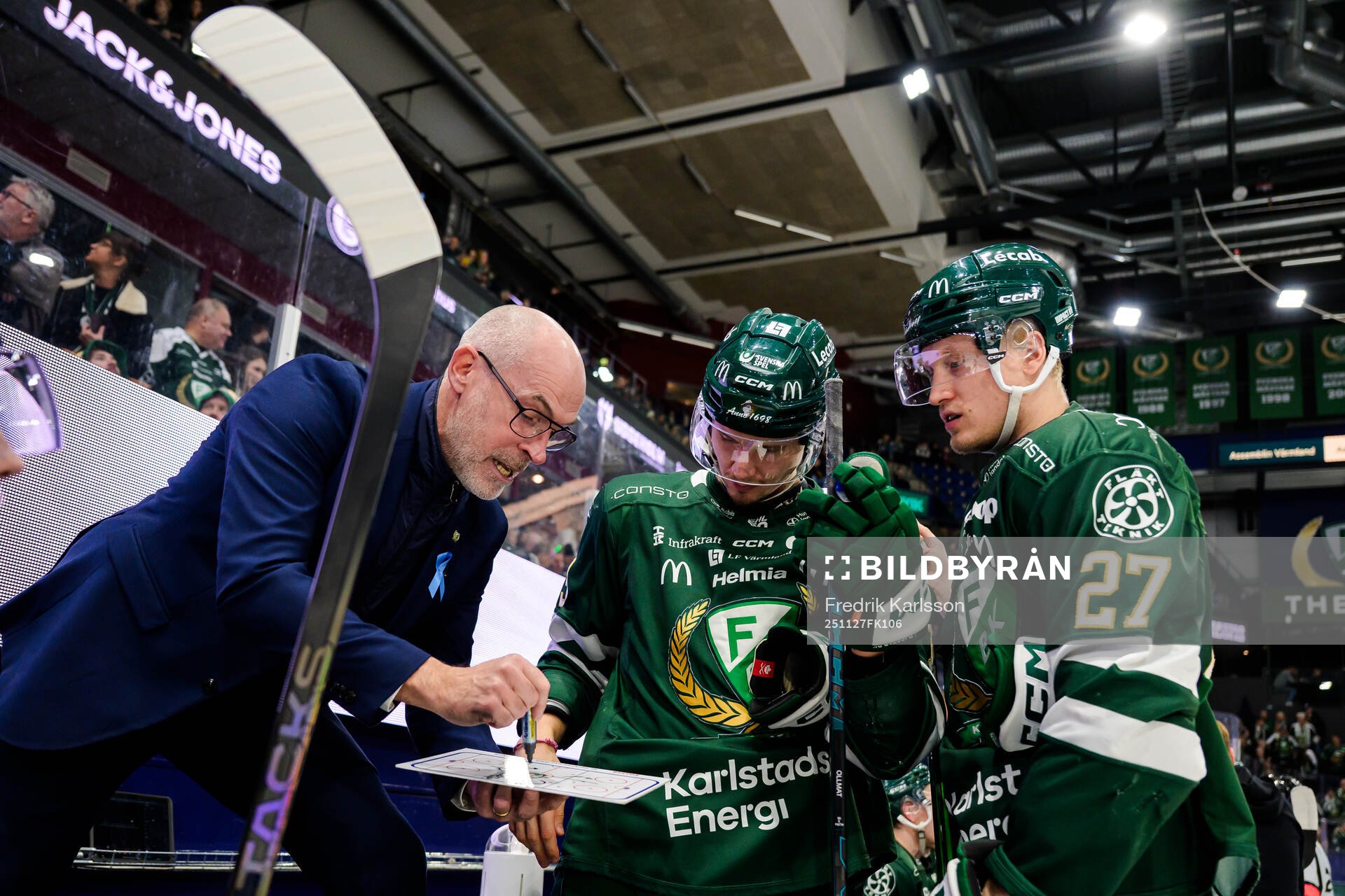 Färjestads assisterande tränare Christer Olsson i samtal