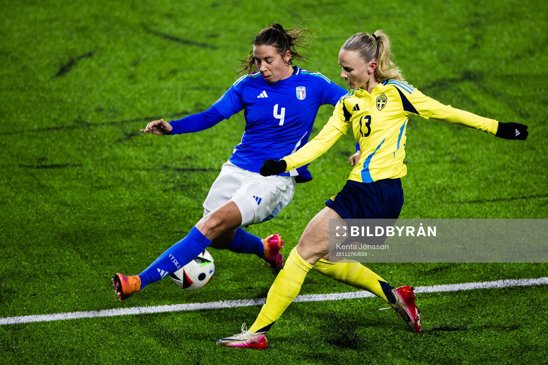Caterina Ambrosi of Italy and Matilda Vinberg of Sweden