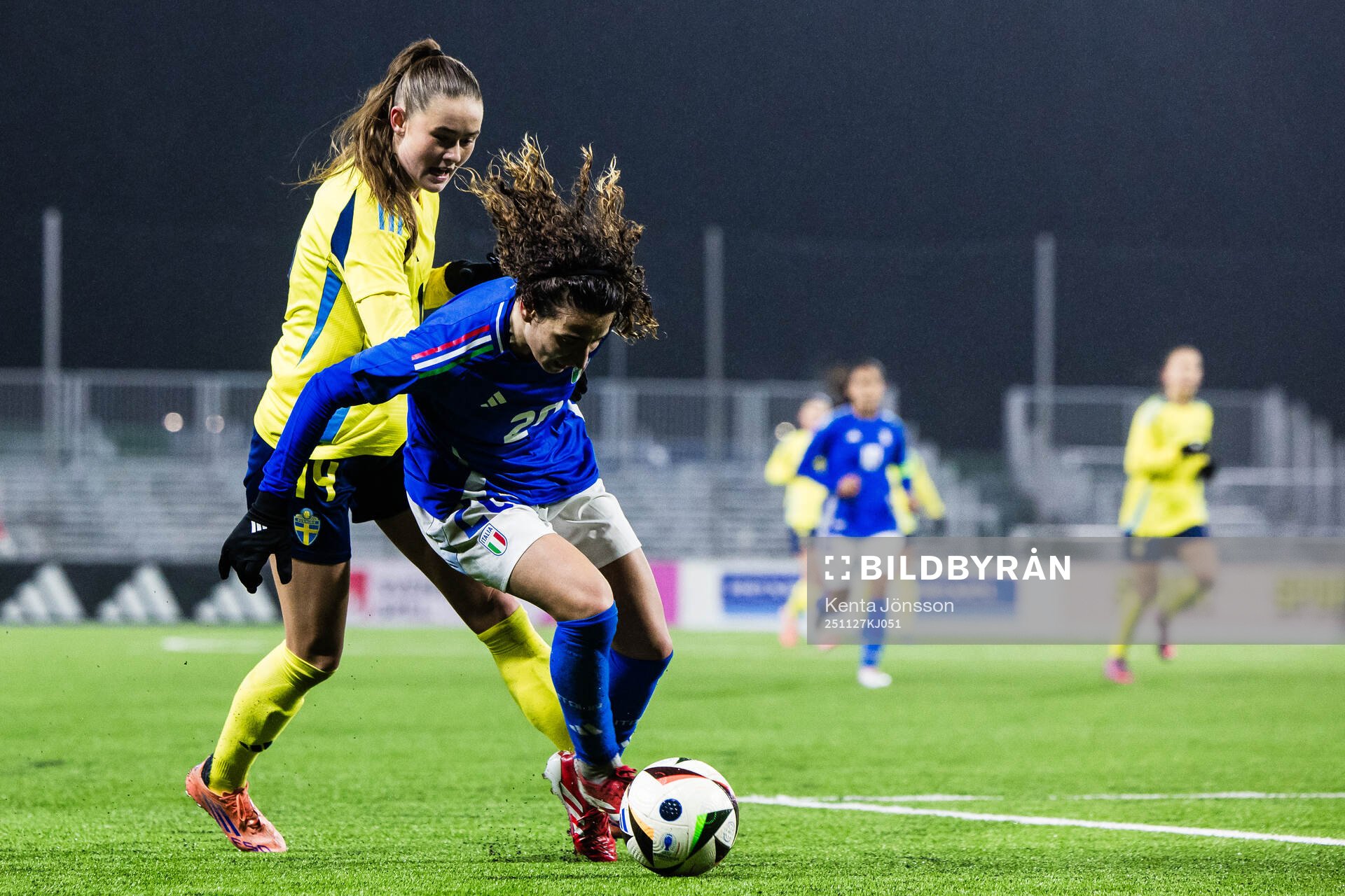 Svea Rehnberg of Sweden and Azzurra Gallo of Italy