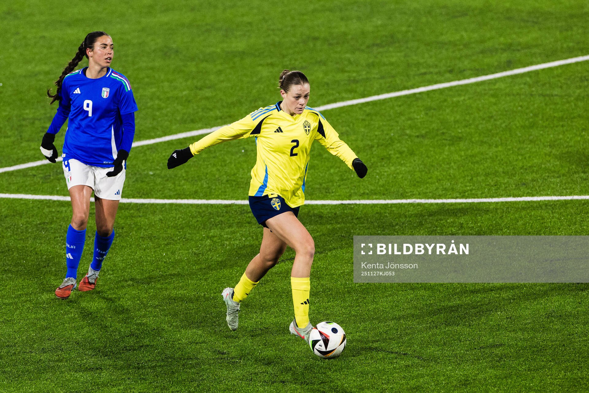 Tori DellaPeruta of Italy and Sofia Reidy of Sweden