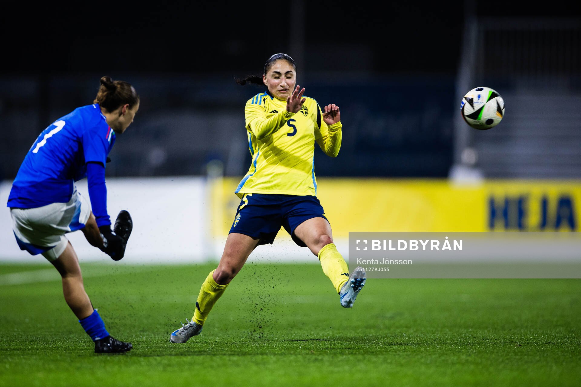Veronica Bernardi of Italy and Nesrin Akgün of Sweden