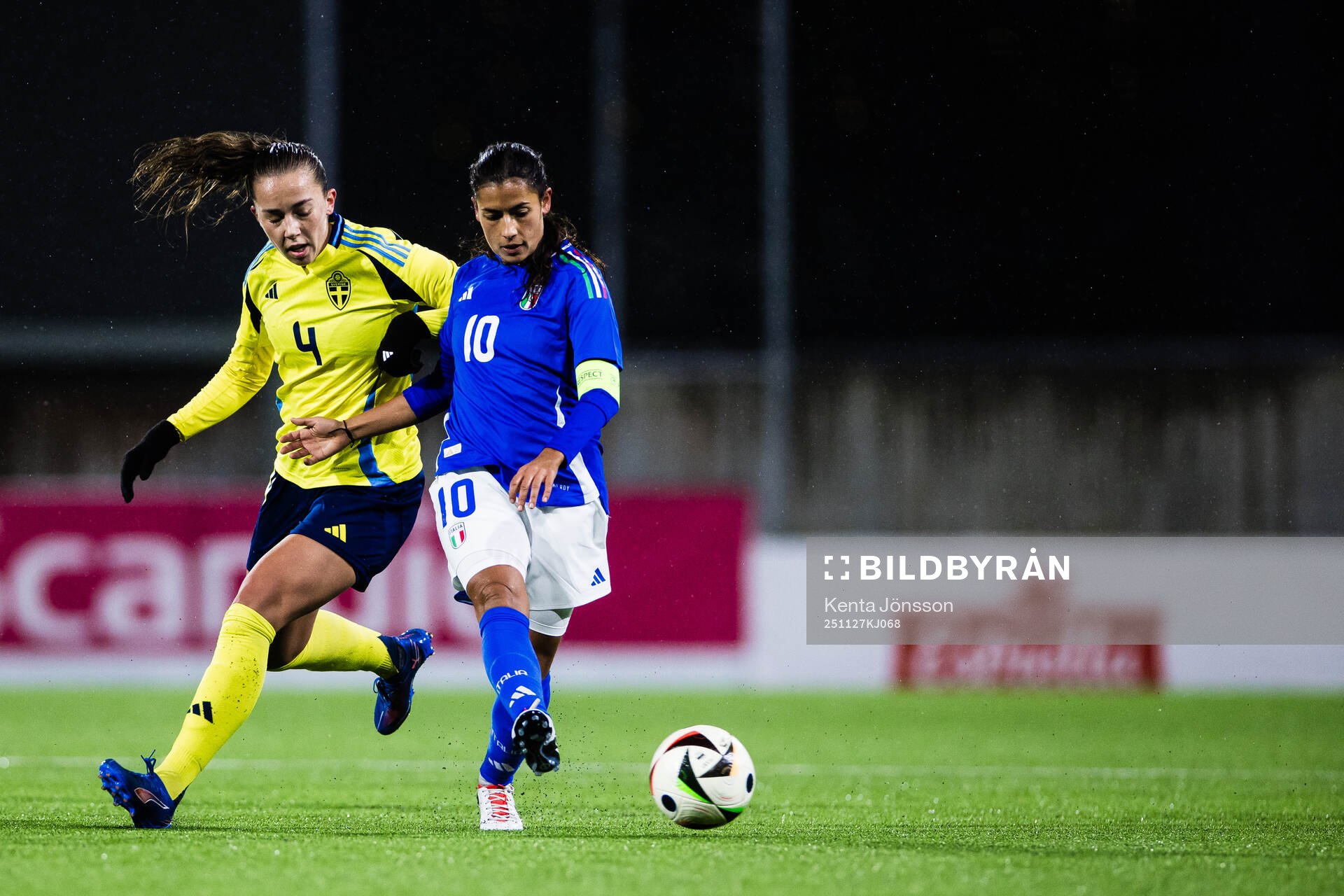 Athinna Persson Lundgren of Sweden and Melissa Bellucci of
