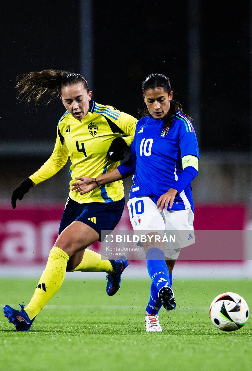 Athinna Persson Lundgren of Sweden and Melissa Bellucci of