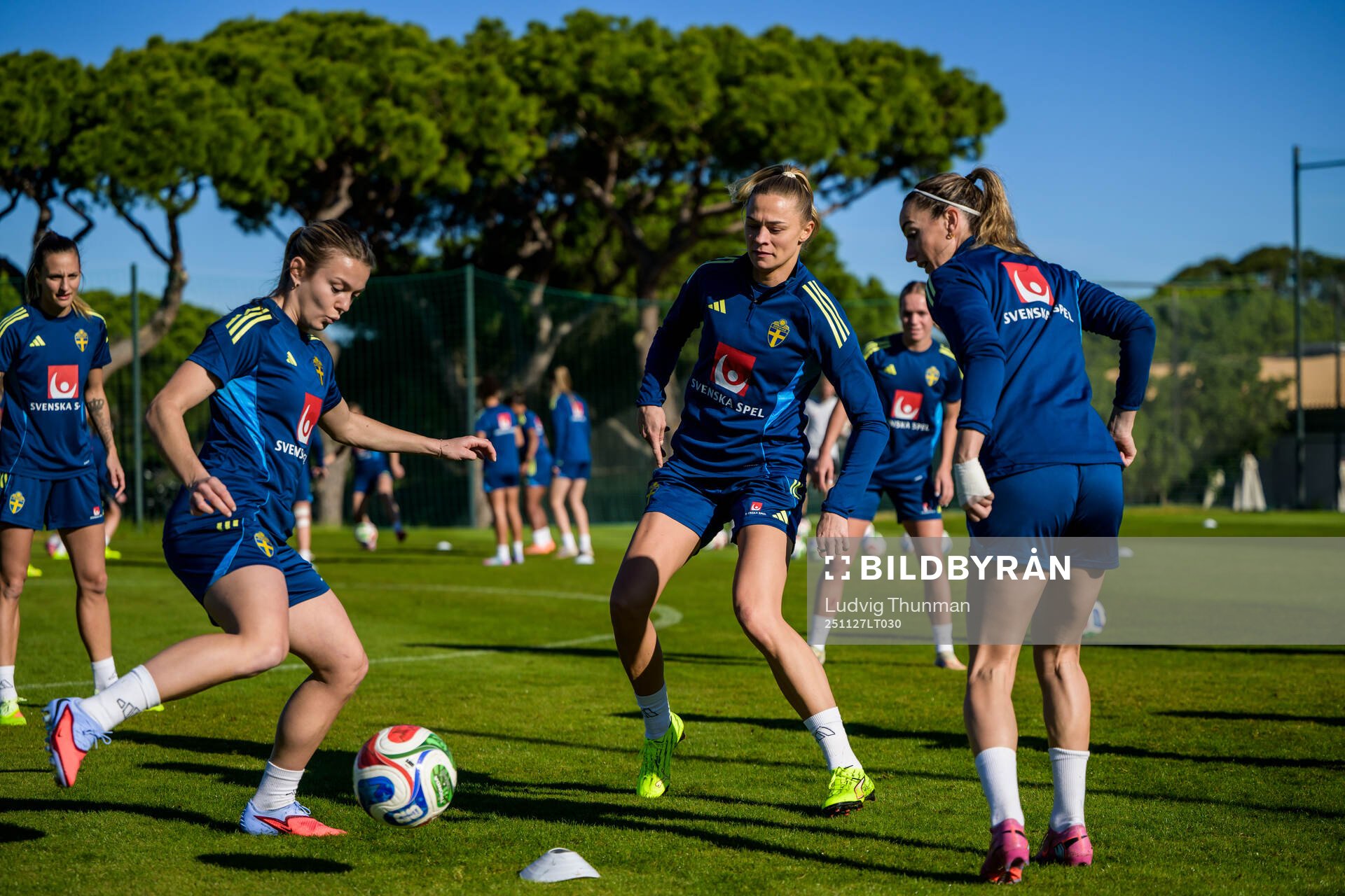 Beata Olsson, Fridolina Rolfö and Kosovare Asllani of the