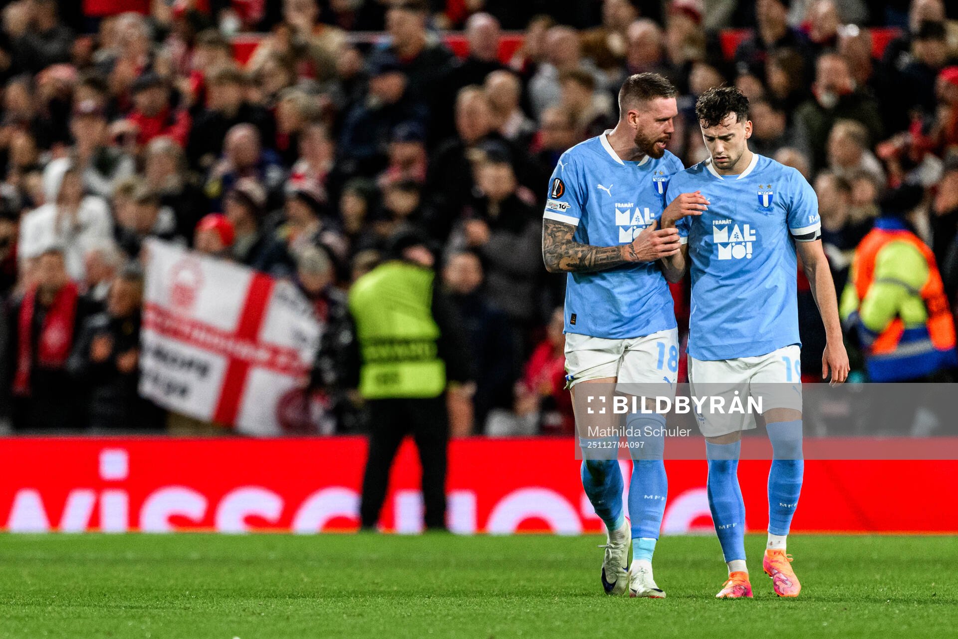Pontus Jansson and Colin Rösler look dejected