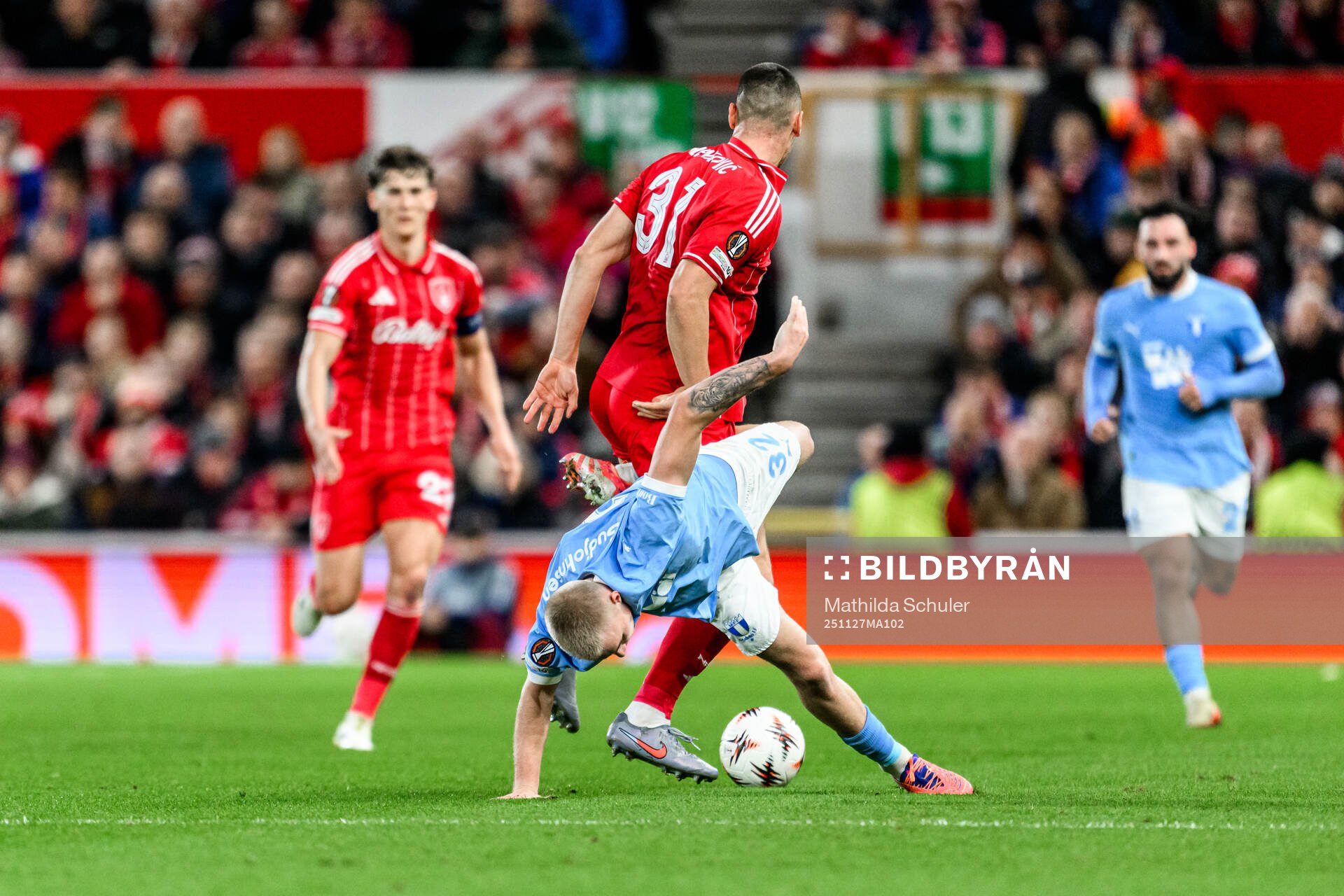 Nikola Milenkovic of Nottingham Forest and Daniel