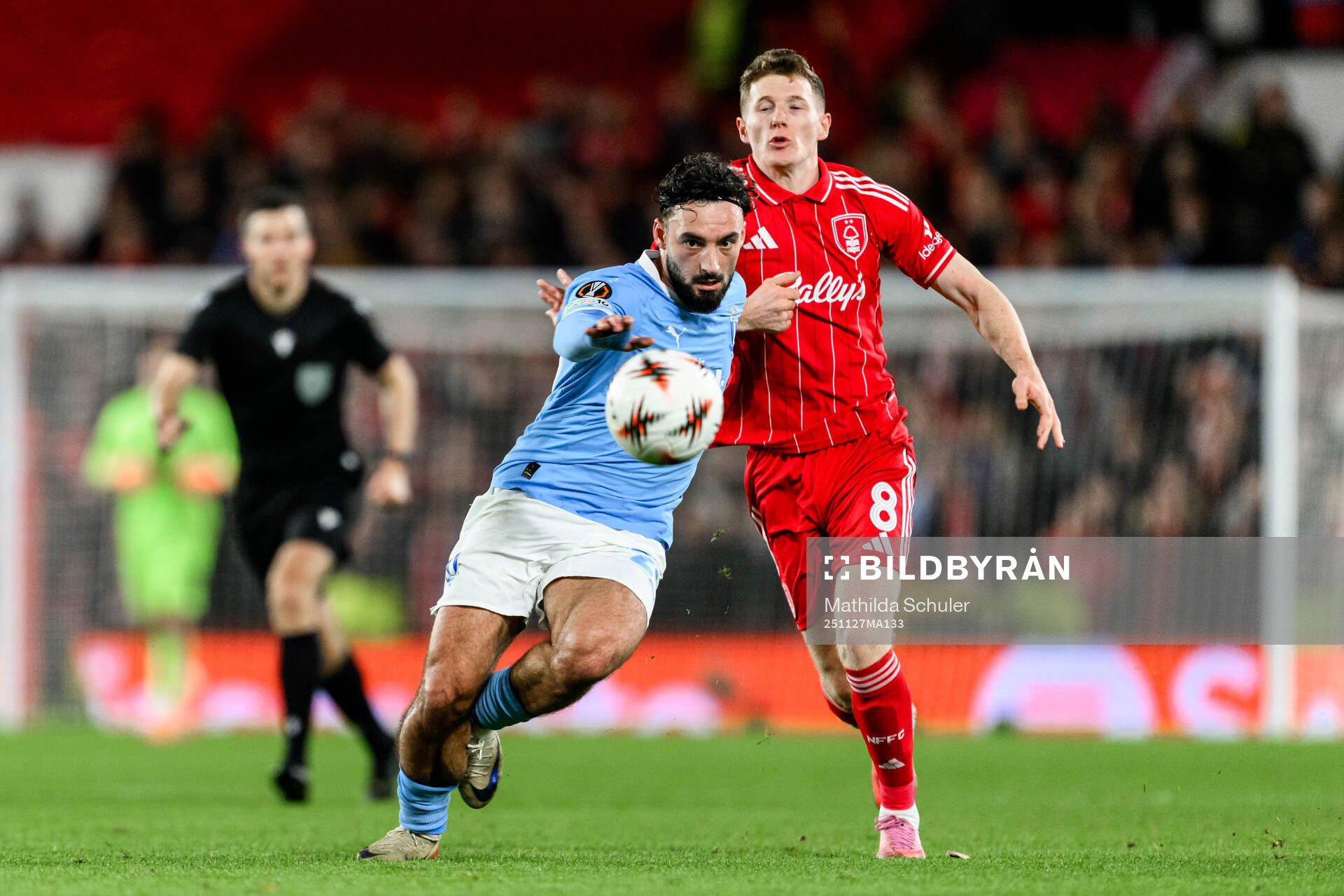 Sead Haksabanovic of Malmö FF and Elliot Anderson of
