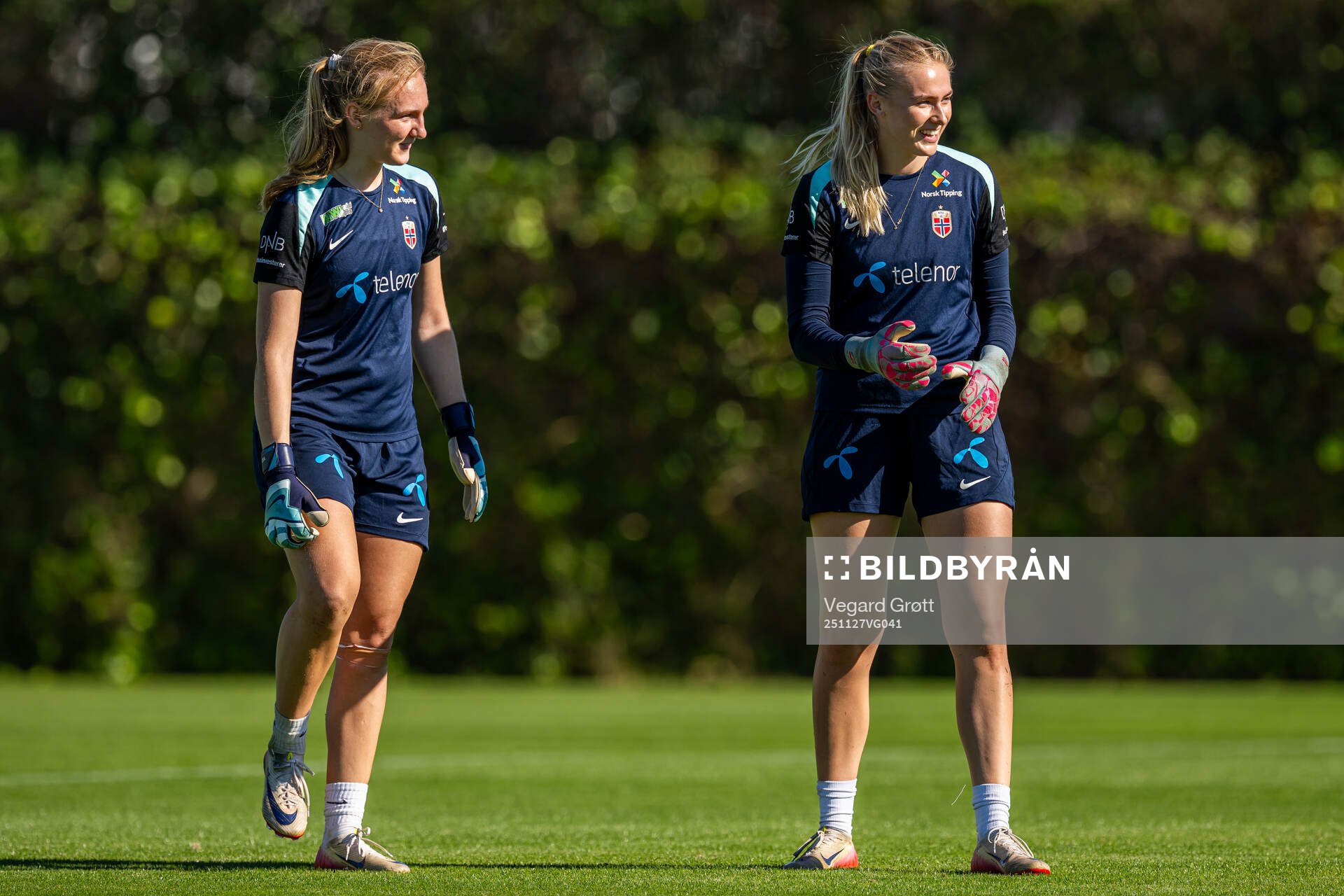 Goalkeeper Sunniva Skoglund and goalkeeper Selma