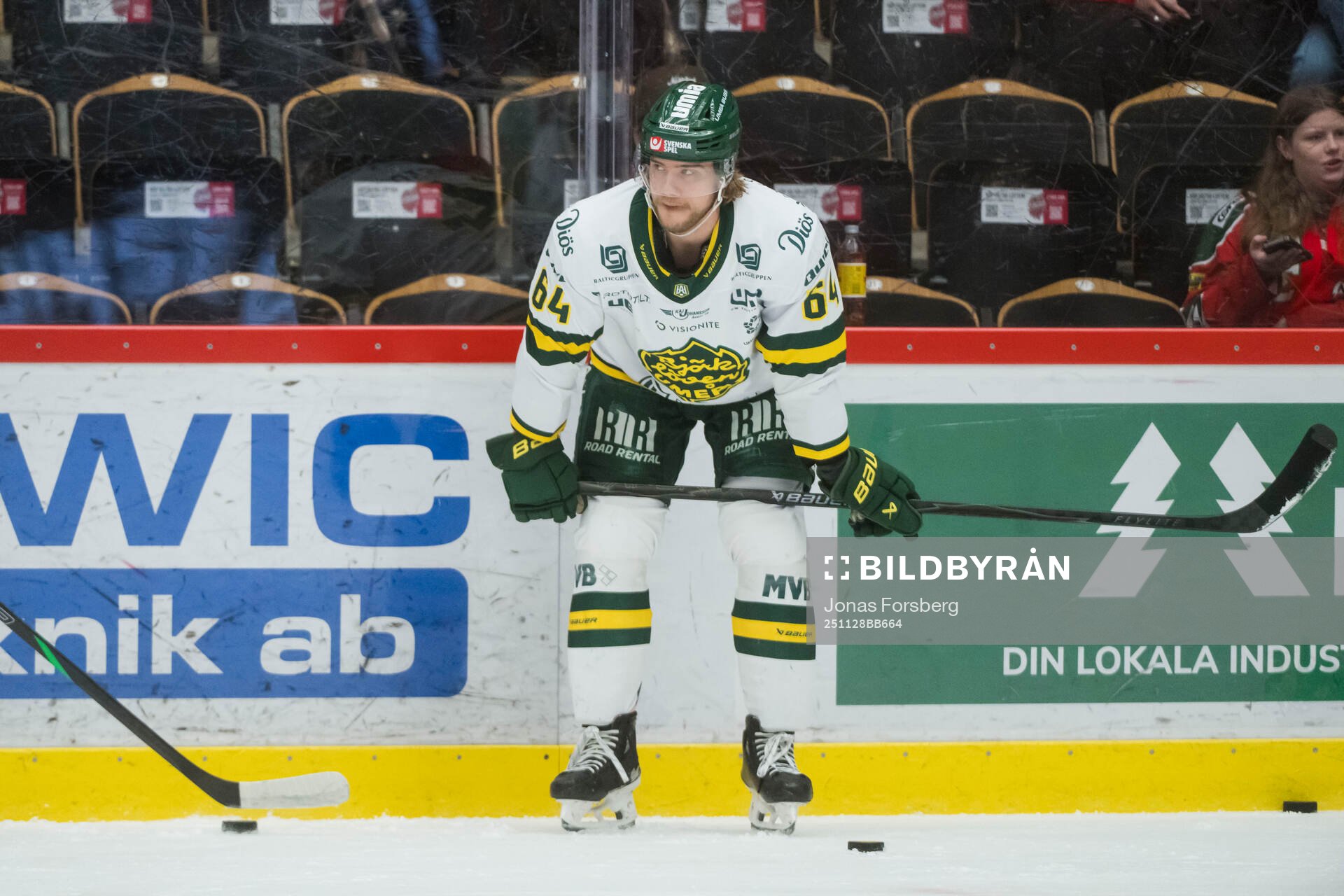 Björklövens Anton Malmström innan ishockeymatchen i