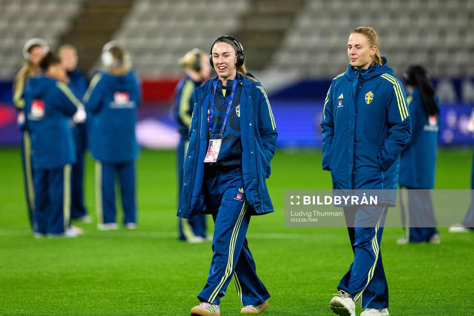 Goalkeeper Moa Öhman and goalkeeper Tove Enblom of Sweden