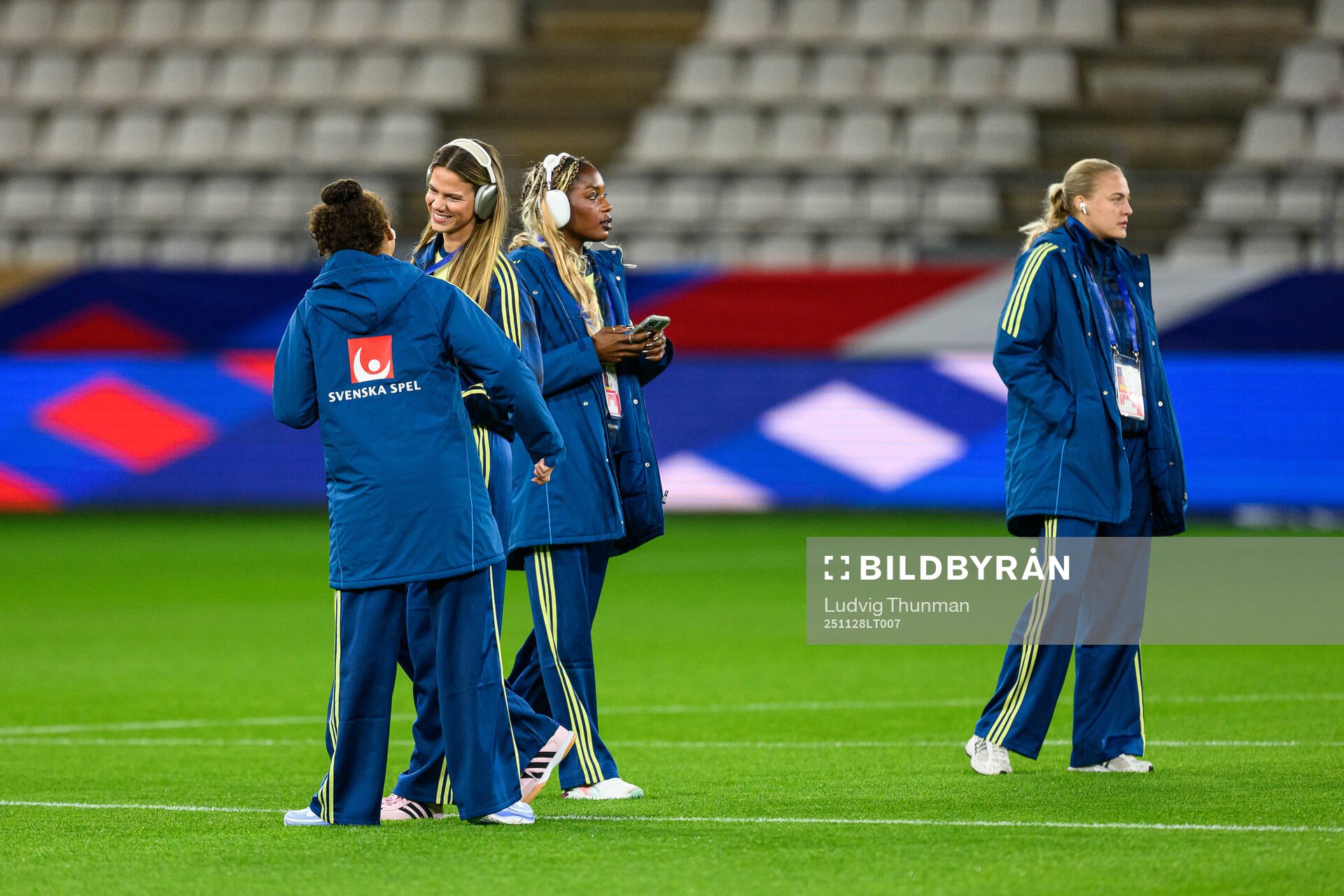 Bella Andersson and Evelyn Ijeh of Sweden