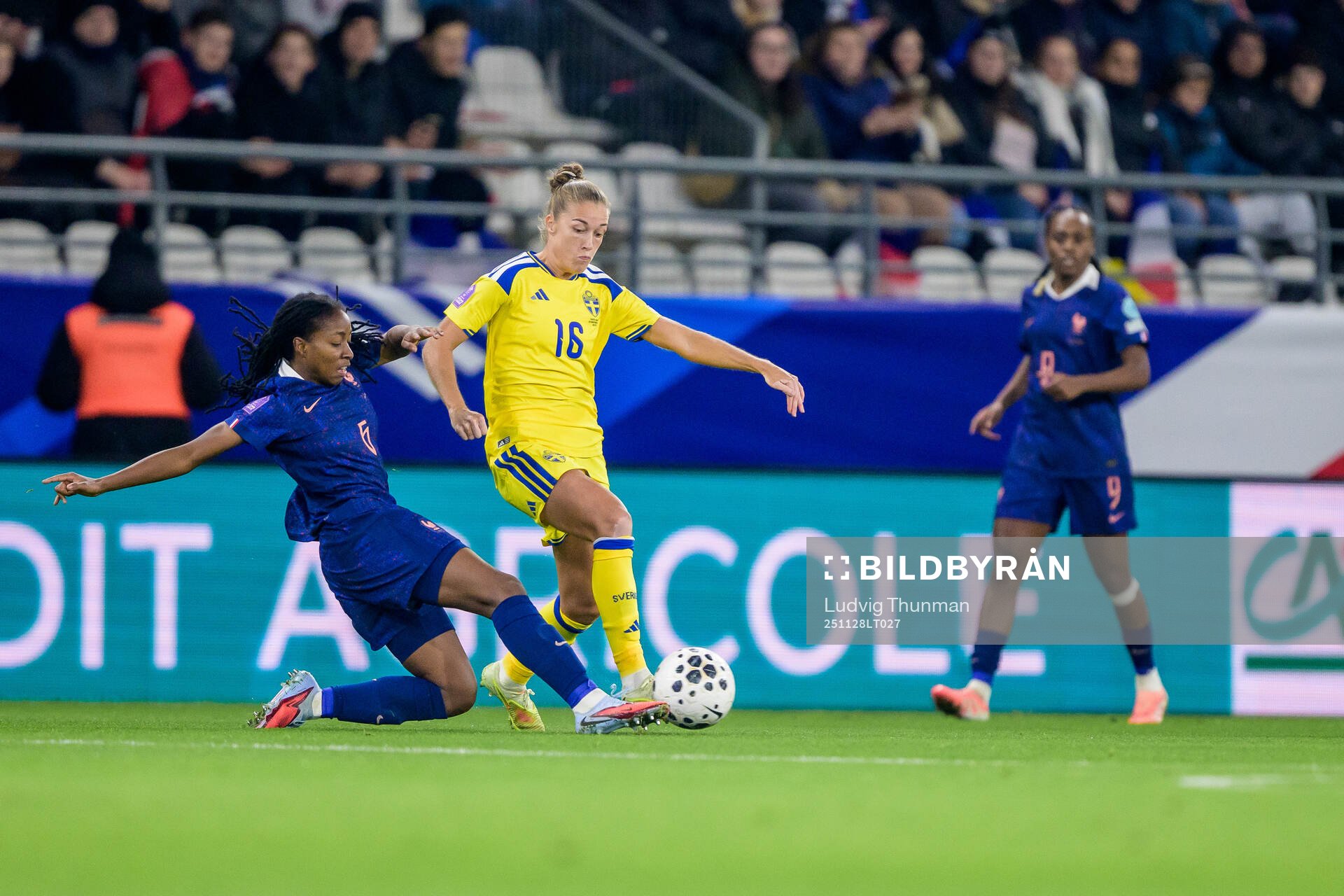 Melvine Malard of France and Filippa Angeldahl of Sweden