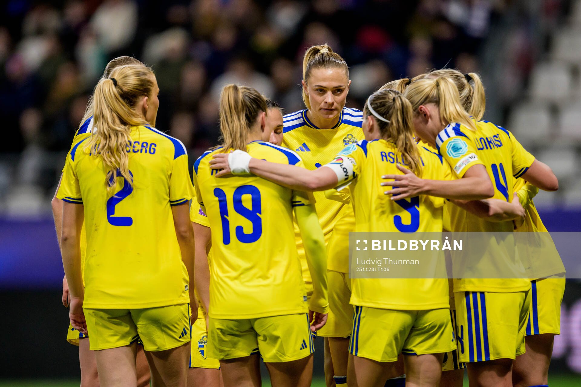 Stina Blackstenius of Sweden celebrate with teammates