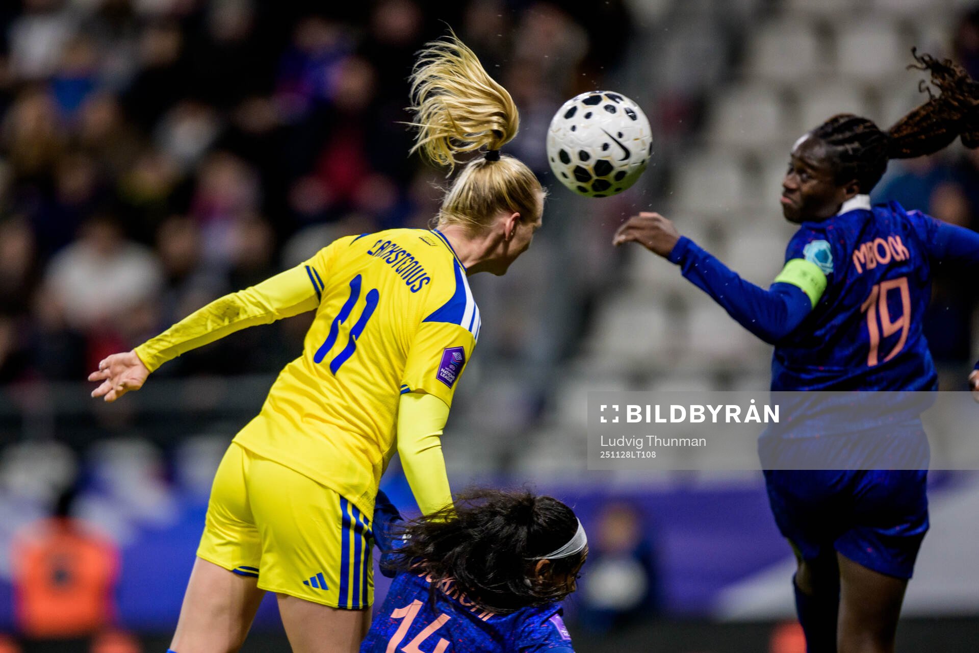 Stina Blackstenius of Sweden scores 1-1