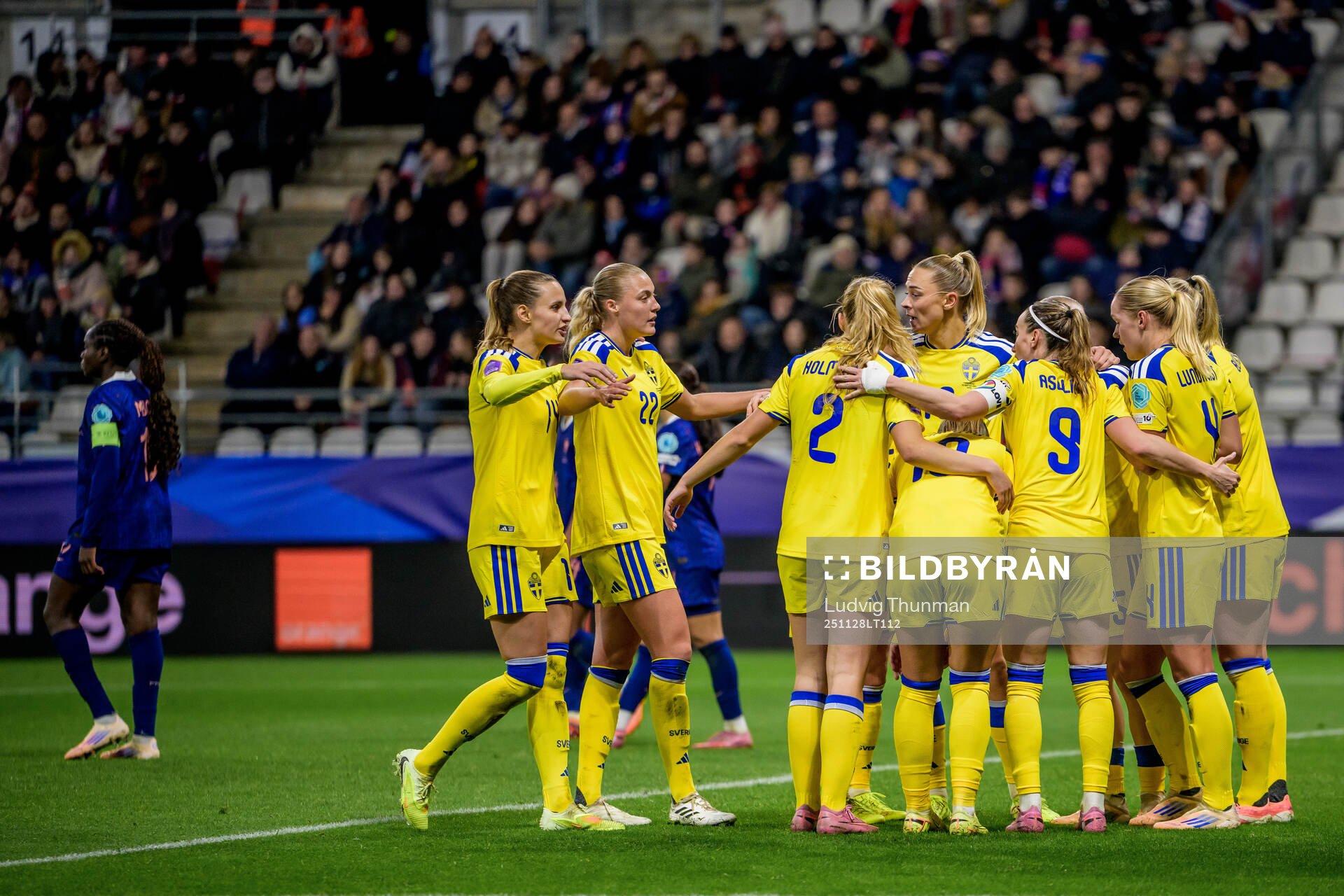 Stina Blackstenius of Sweden celebrate with teammates