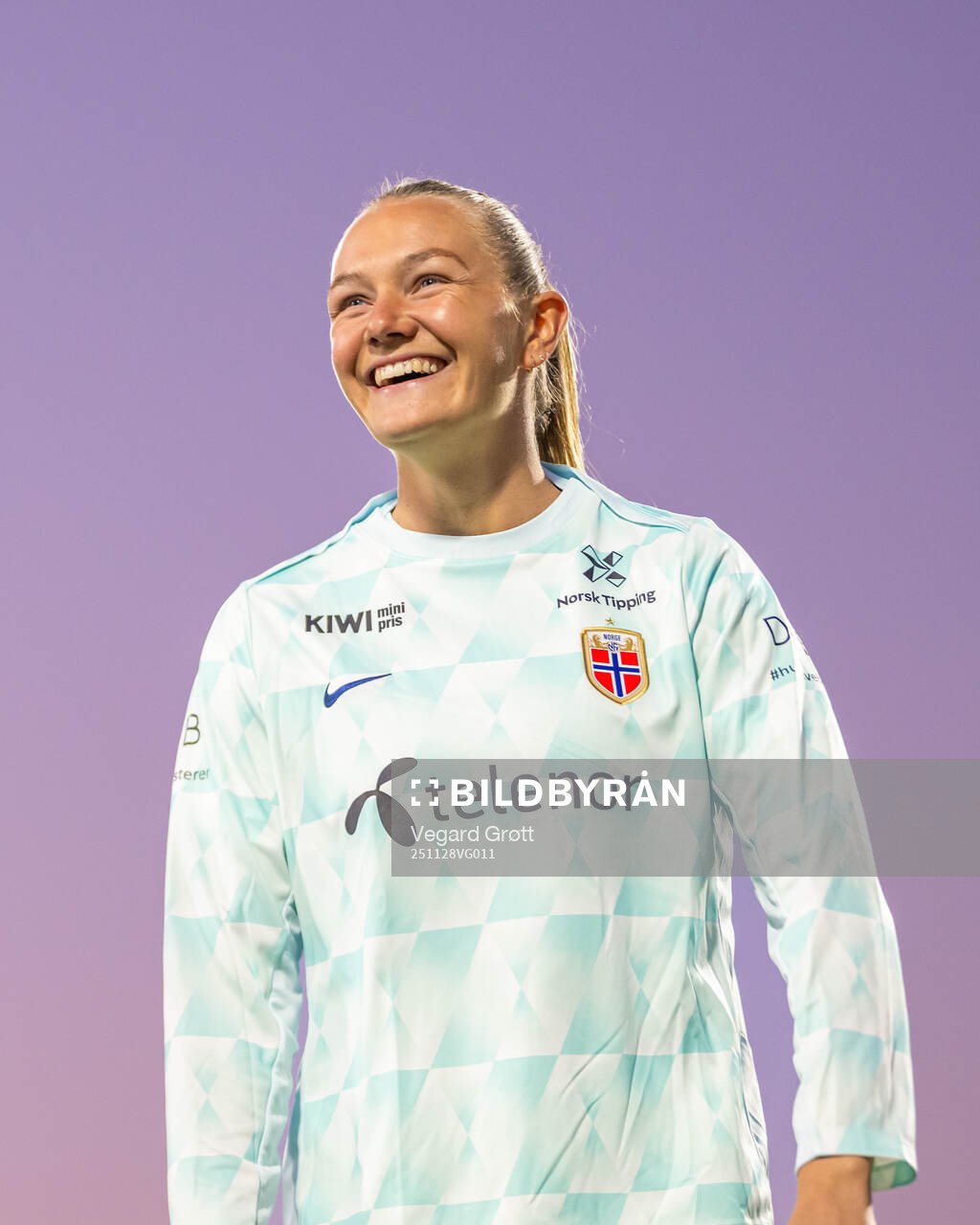 Frida Maanum of Norway warms up