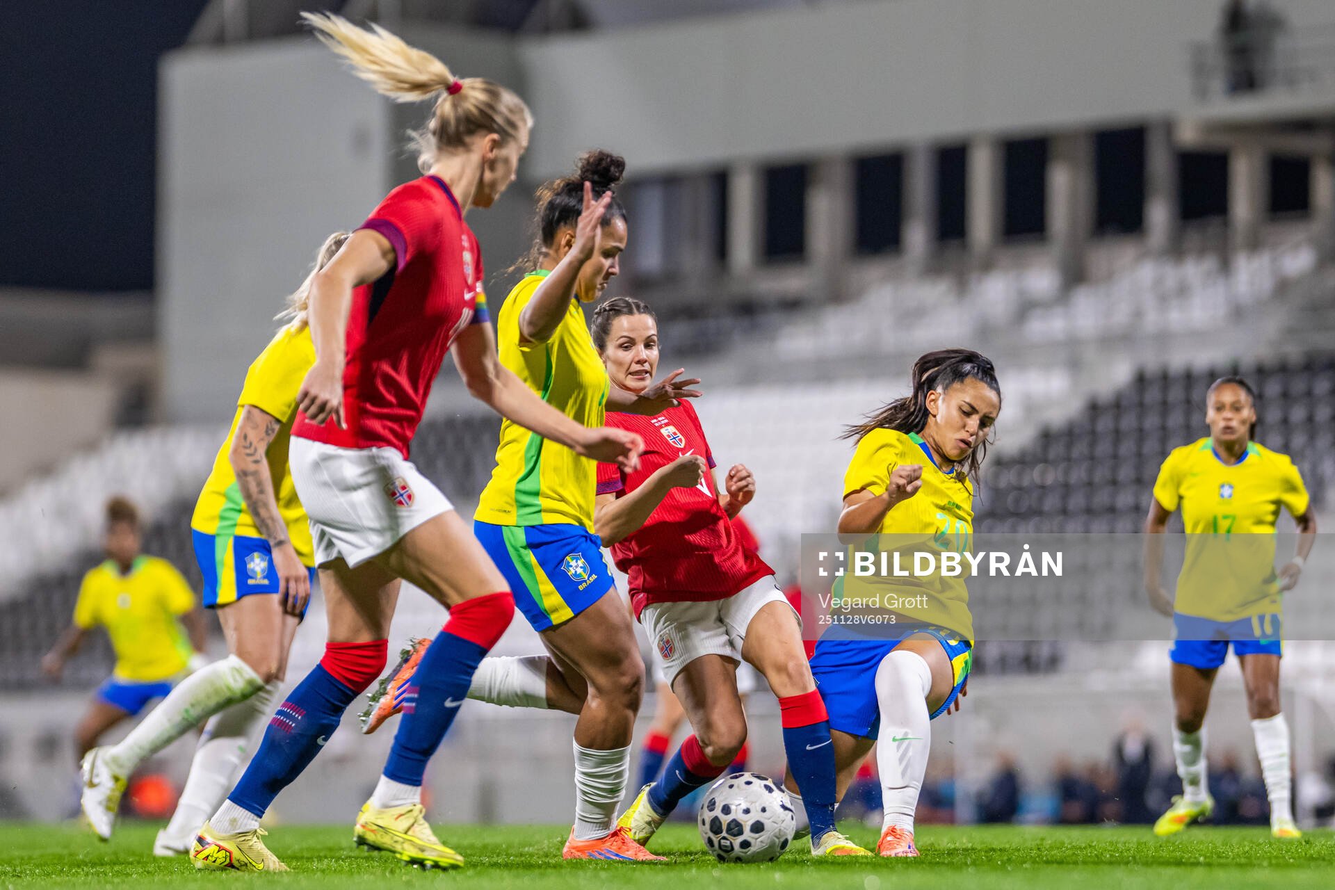 Tuva Hansen of Norway and Mariza Nascimento Silva of Brazil