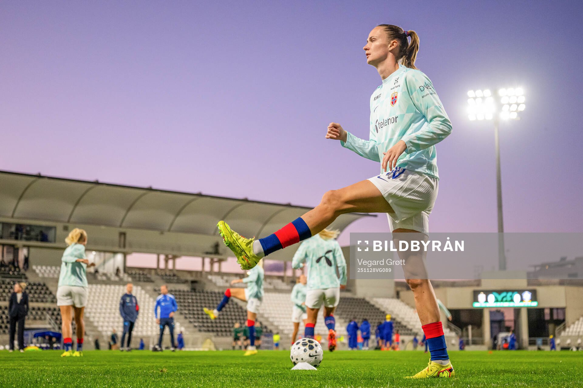 Caroline Graham Hansen of Norway warms up