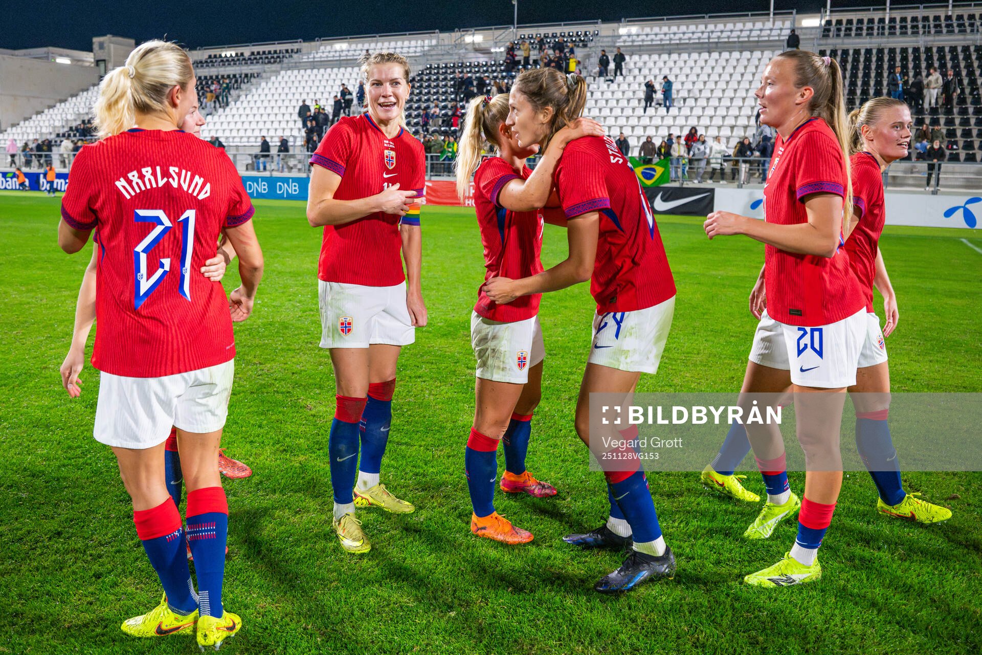 Ada Hegerberg and players of Norway celebrate