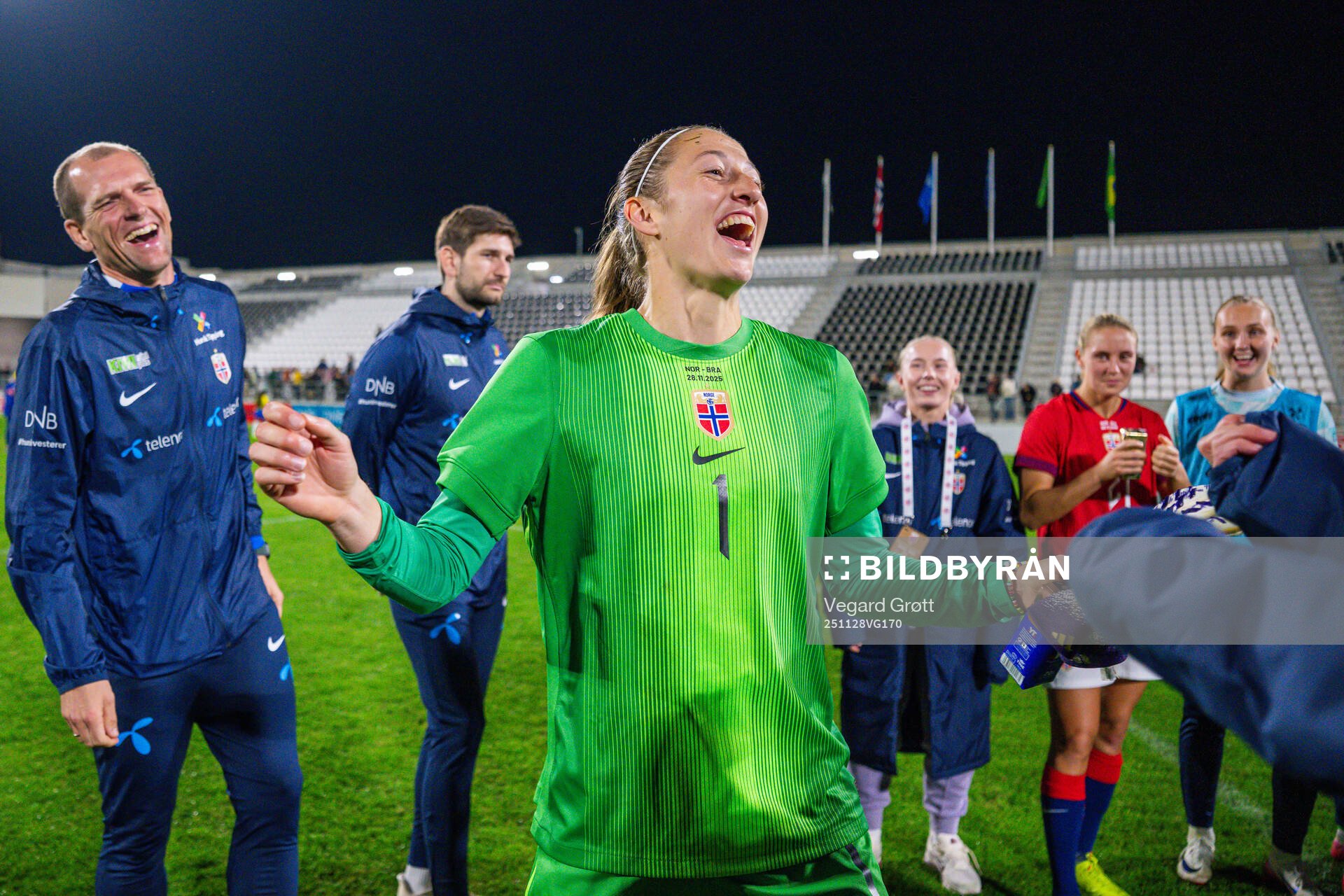 Doctor Trygve Hunemo and goalkeeper Cecilie Fiskerstrand of