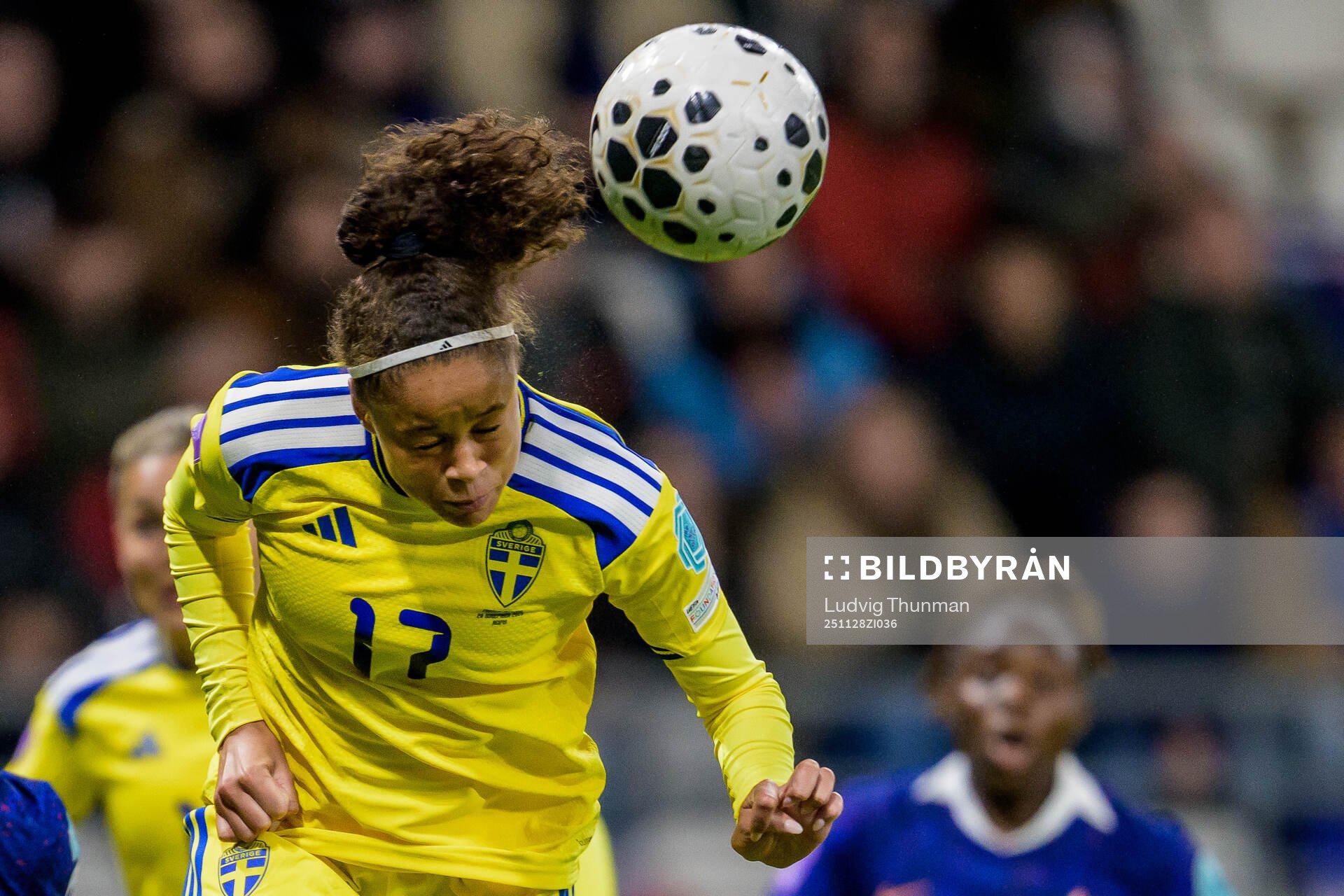 Maelle Lakrar of France and Felicia Schröder of Sweden