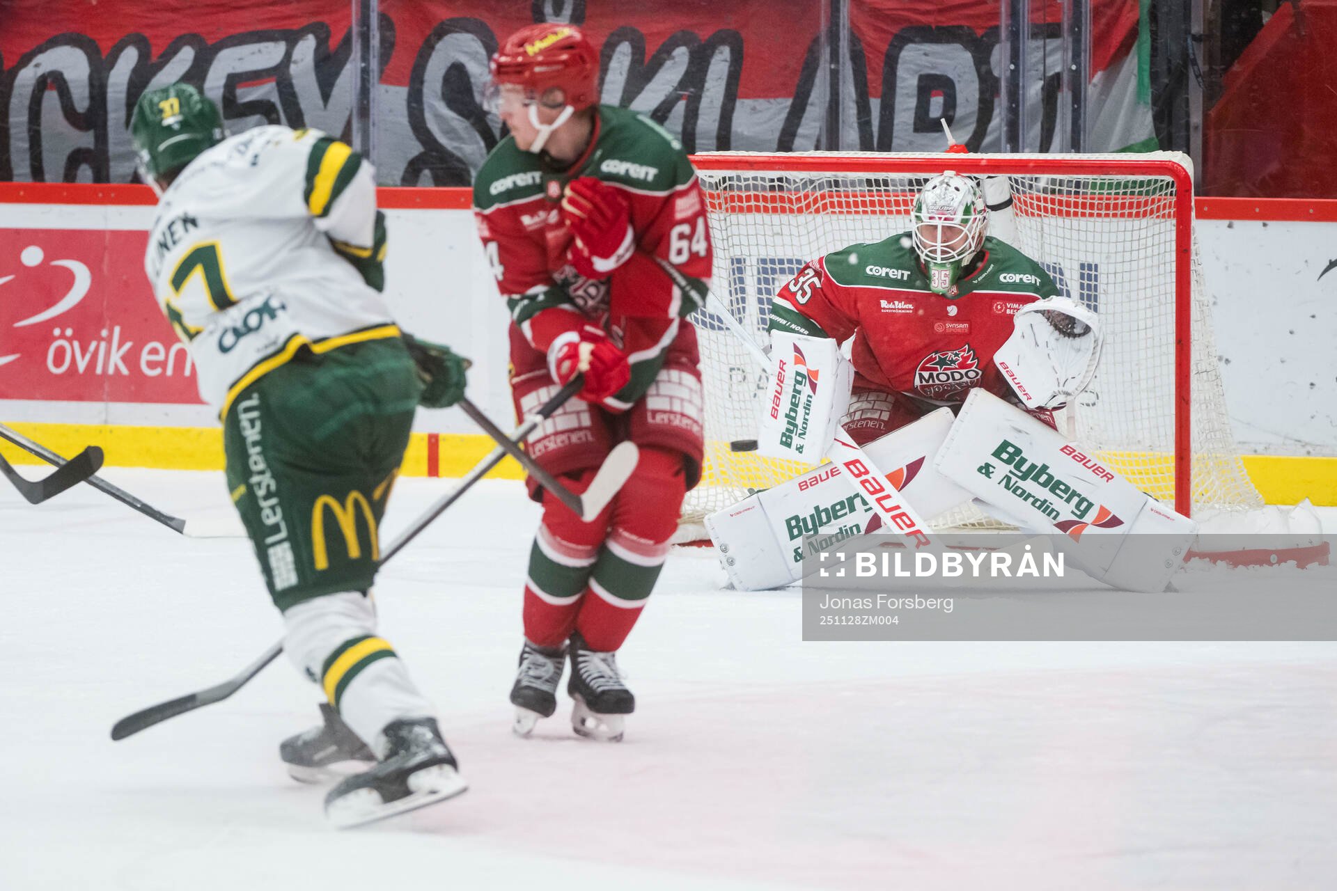 Modos målvakt Adam Werner