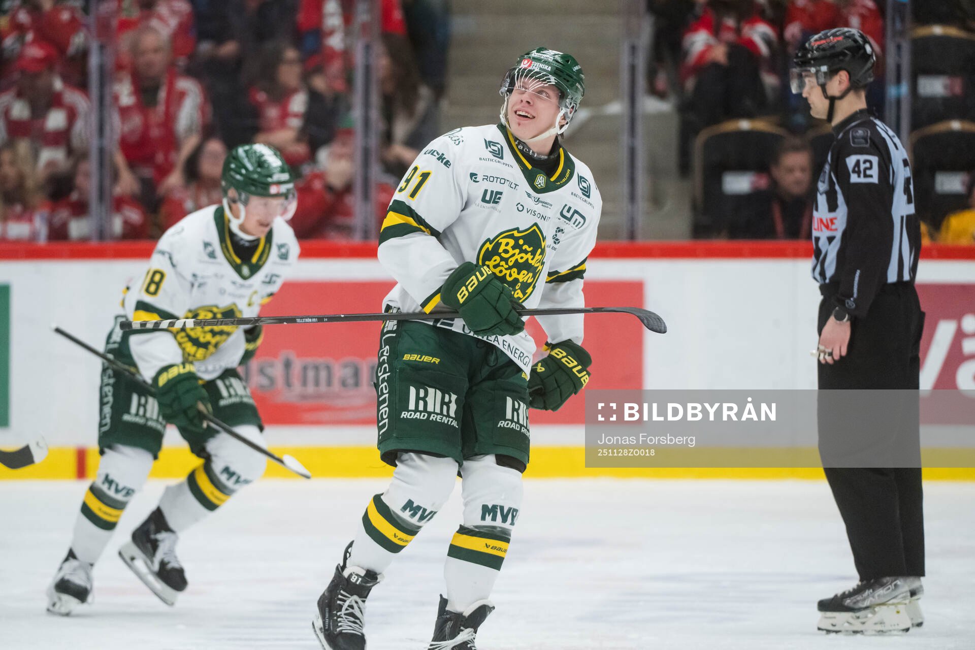 Björklövens Oscar Tellström jublar