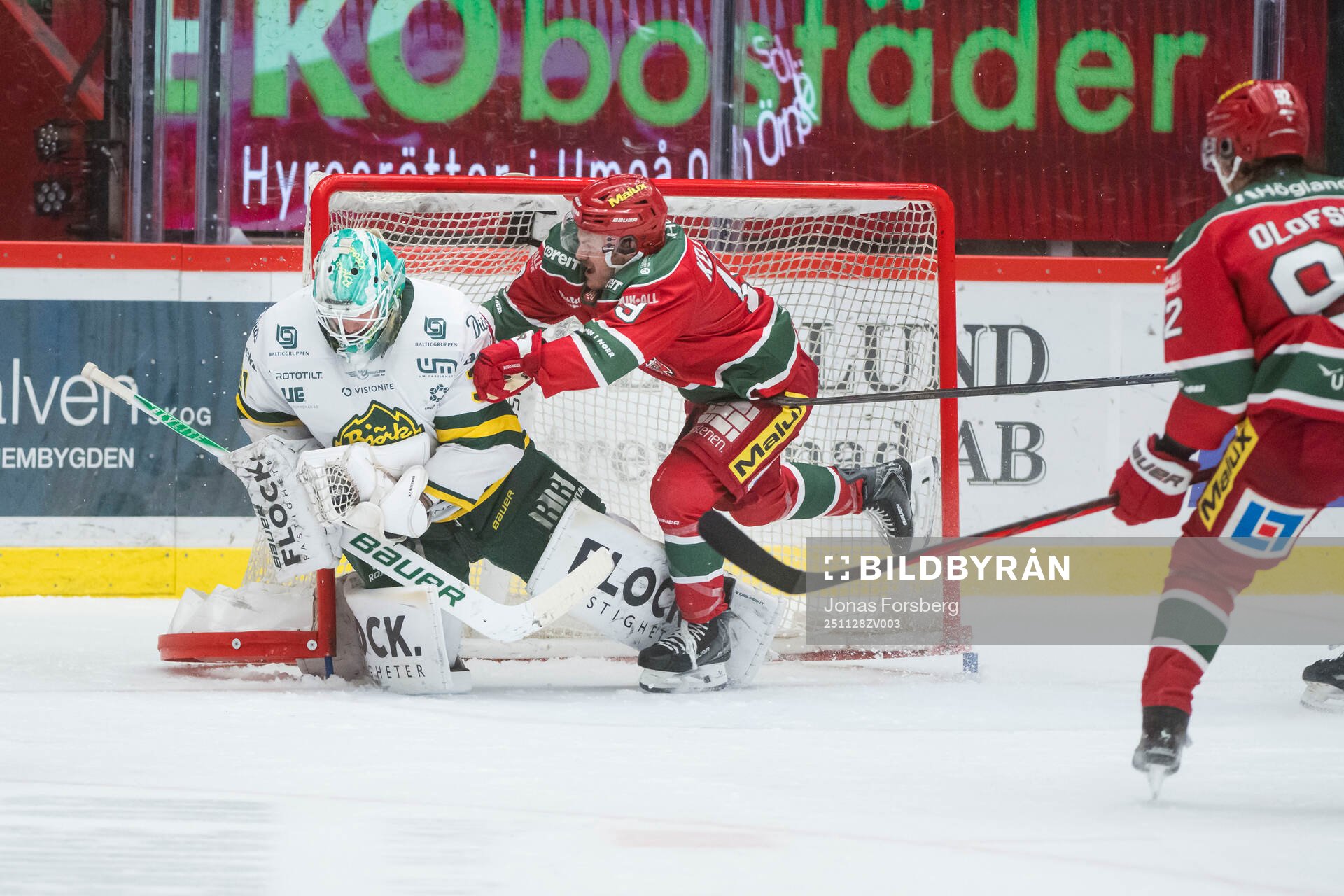 Björklövens målvakt Olle Eriksson Ek och Modos Tyler