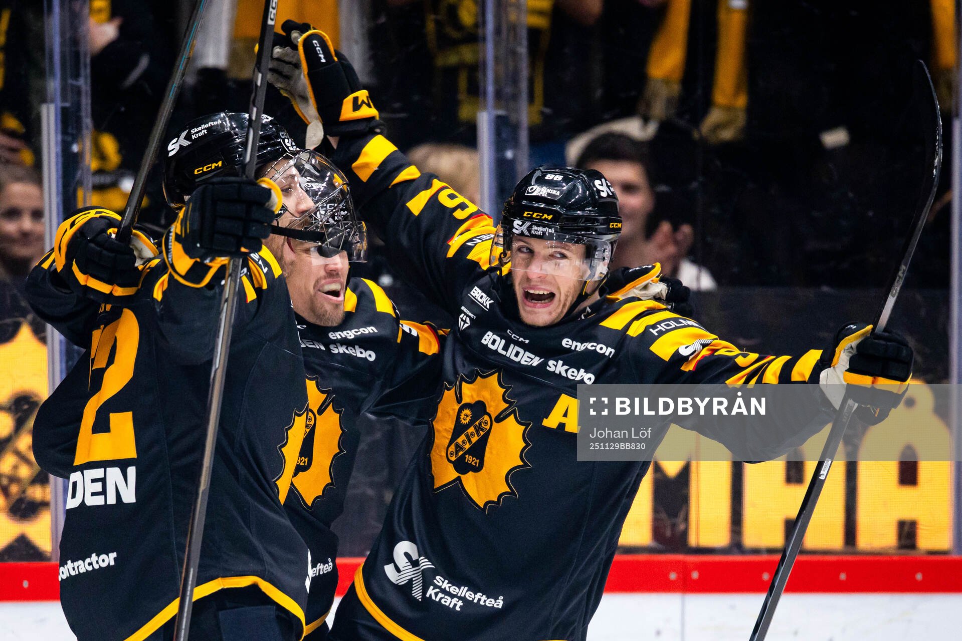 Skellefteås Arvid Lundberg och Rickard Hugg jublar
