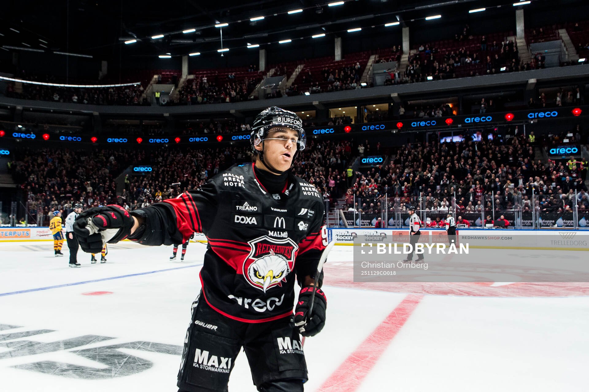 Malmö Redhawks Axel Sundberg jublar