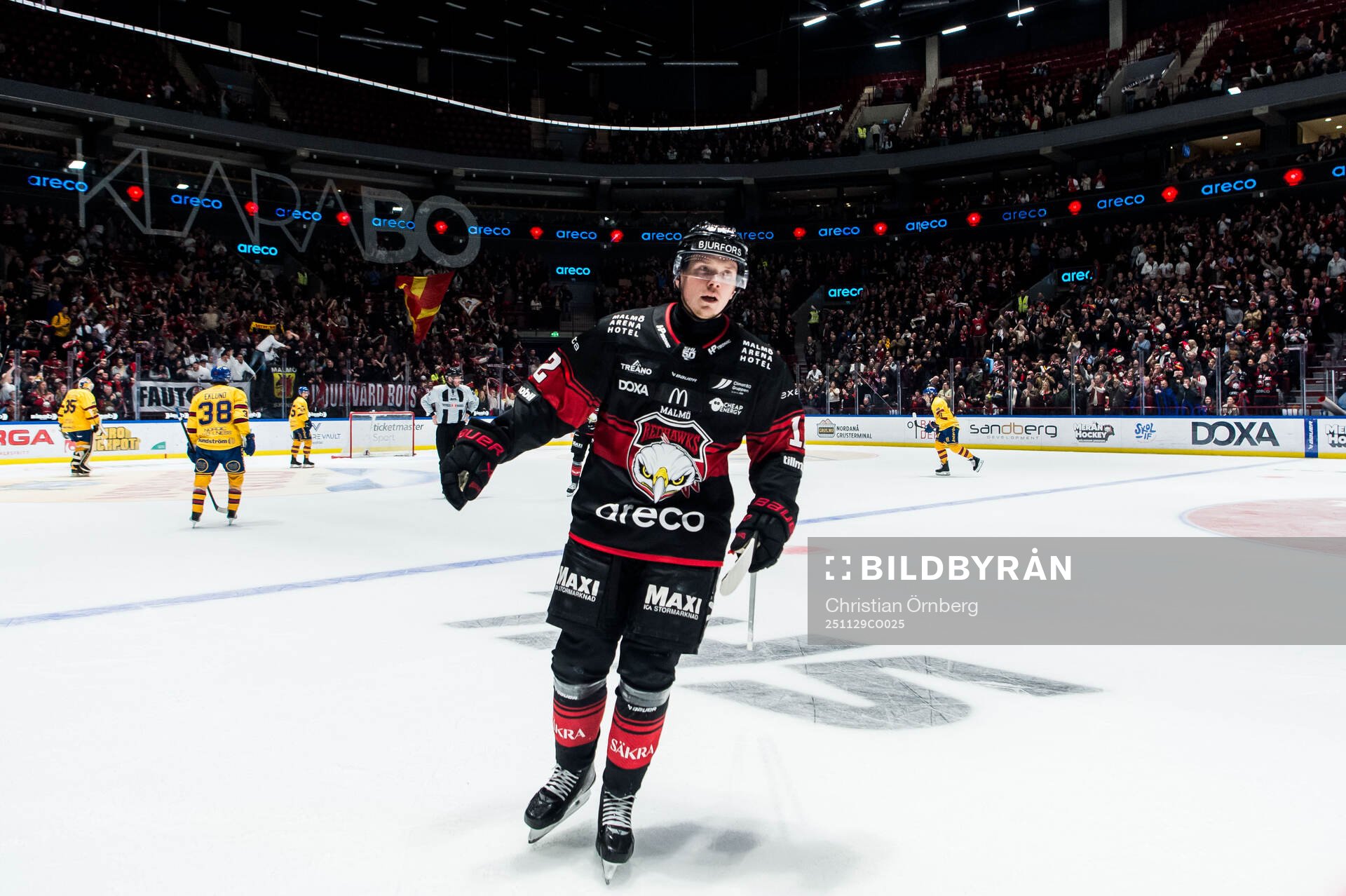 Malmö Redhawks Linus Öberg jublar