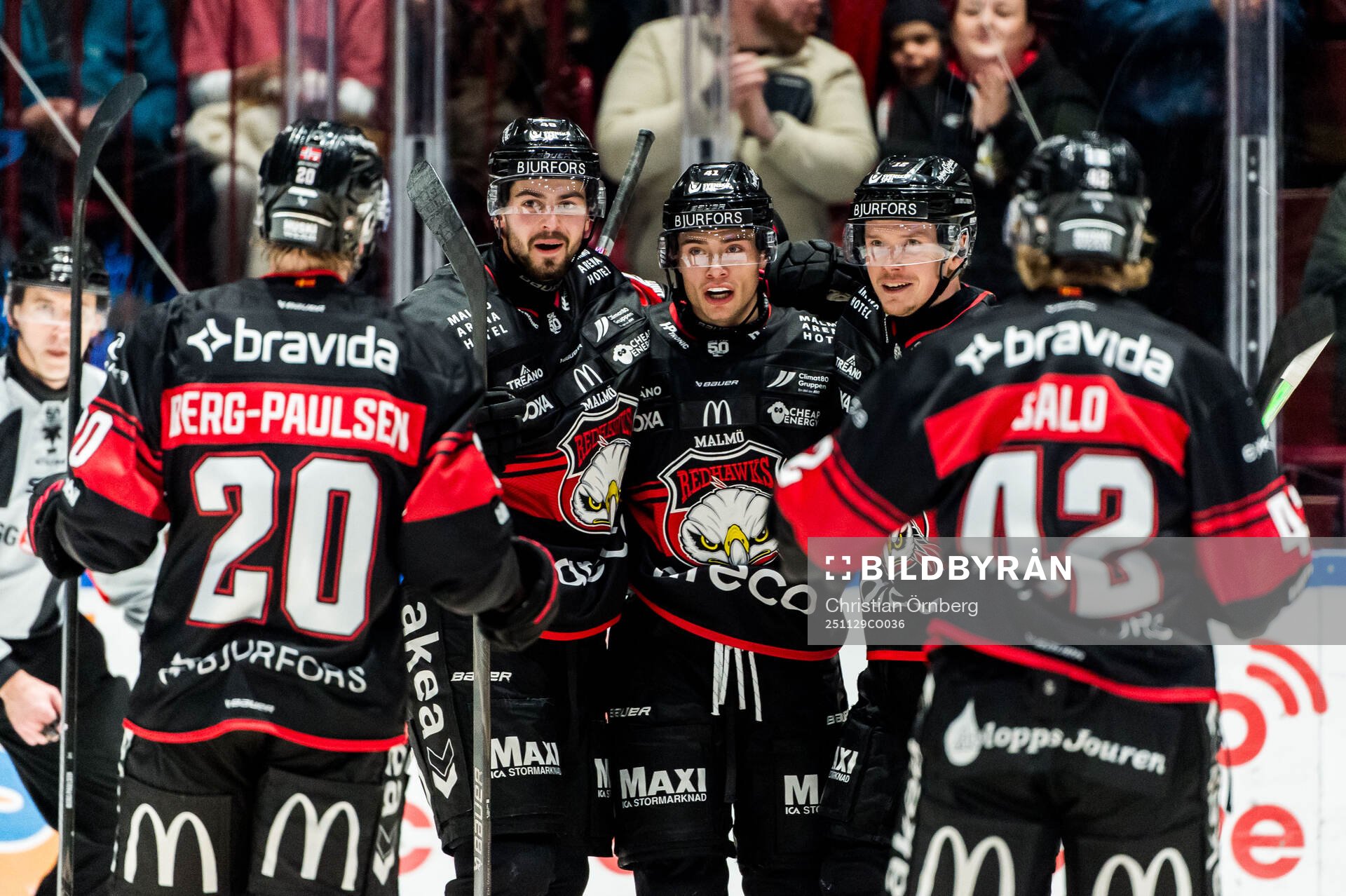 Malmö Redhawks Linus Öberg jublar