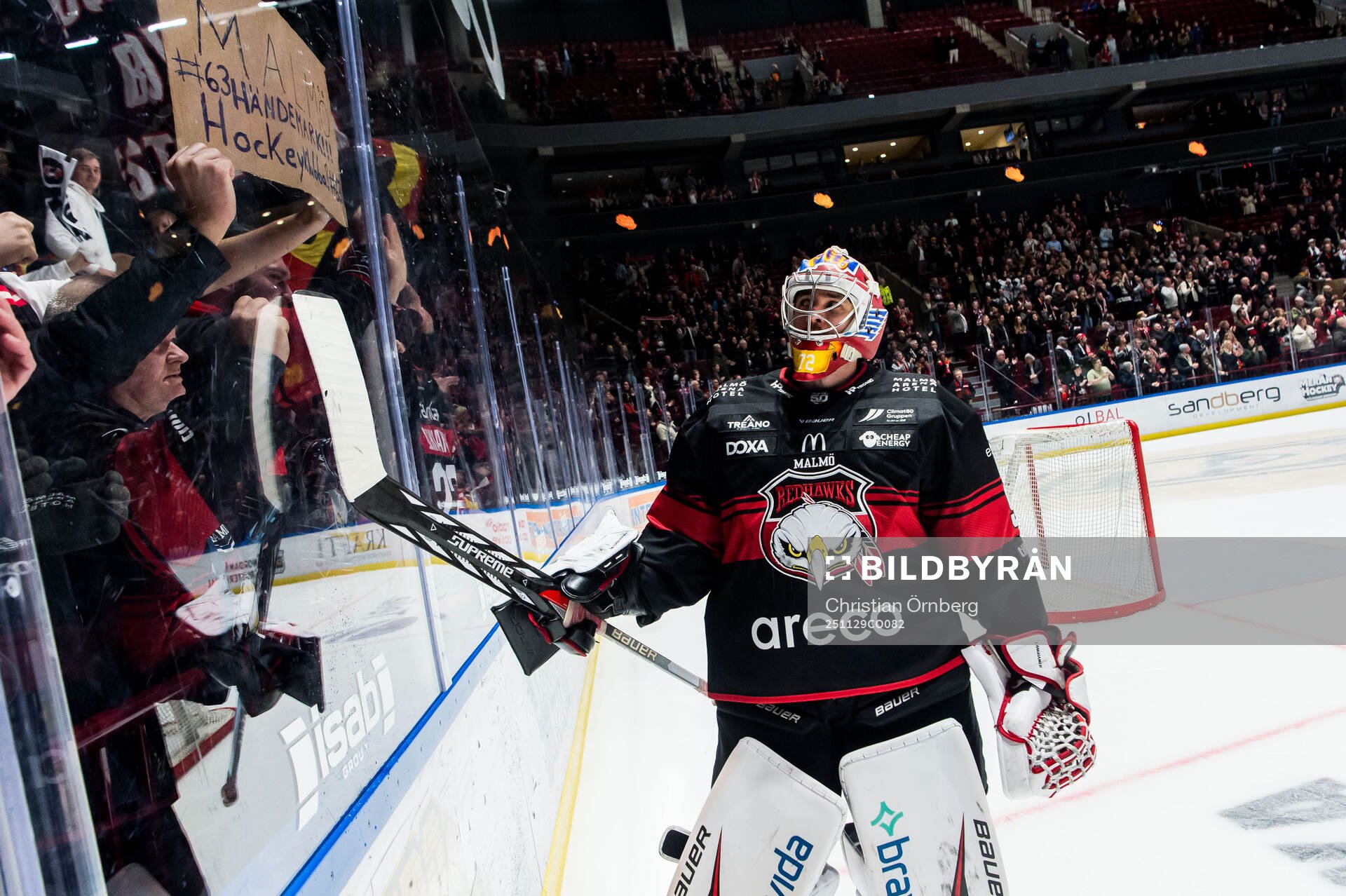 Malmö Redhawks målvakt Marek Langhamer jublar